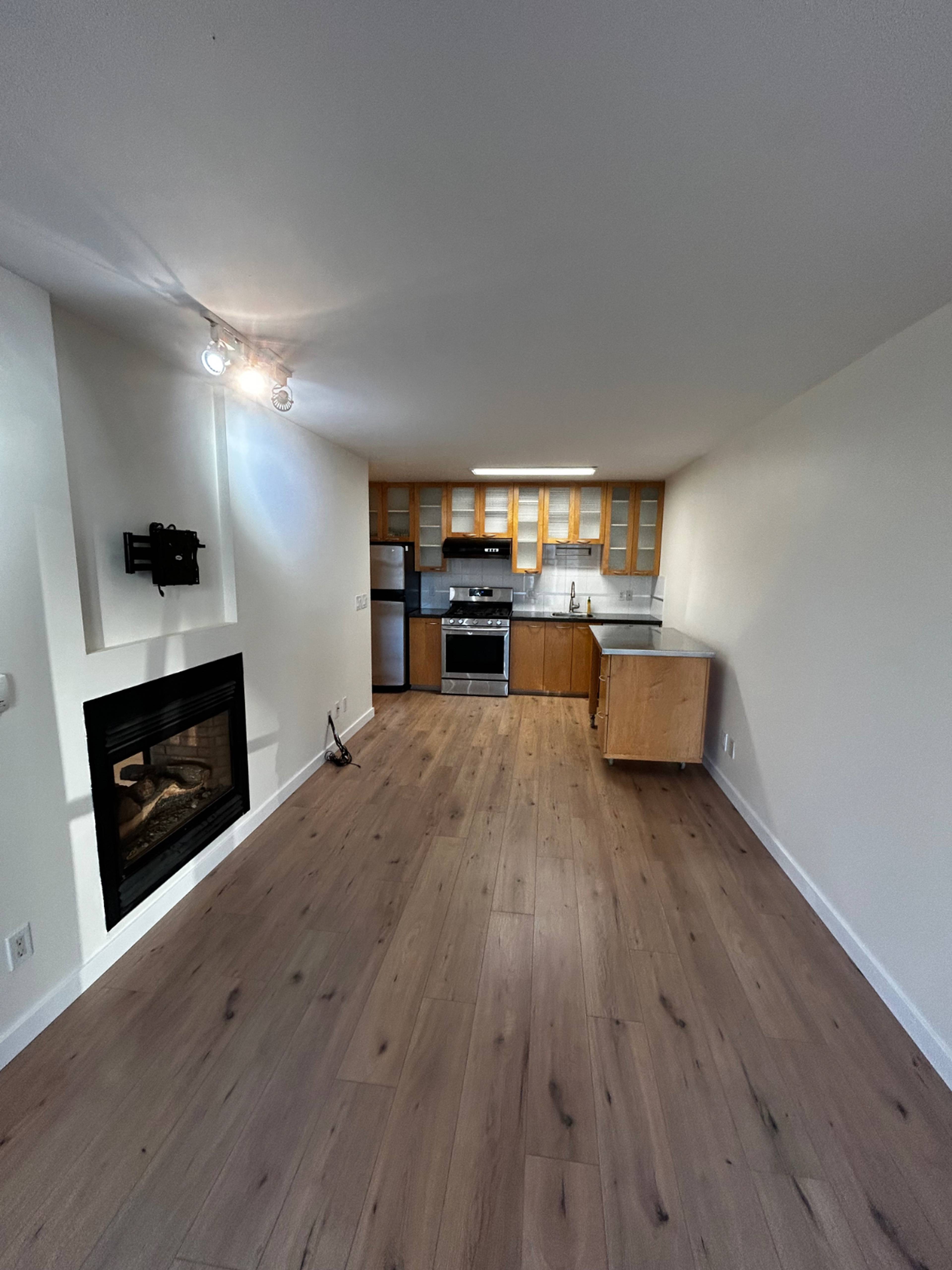 1 ch.  · 1 s. de bains for rent $2,450 / mois