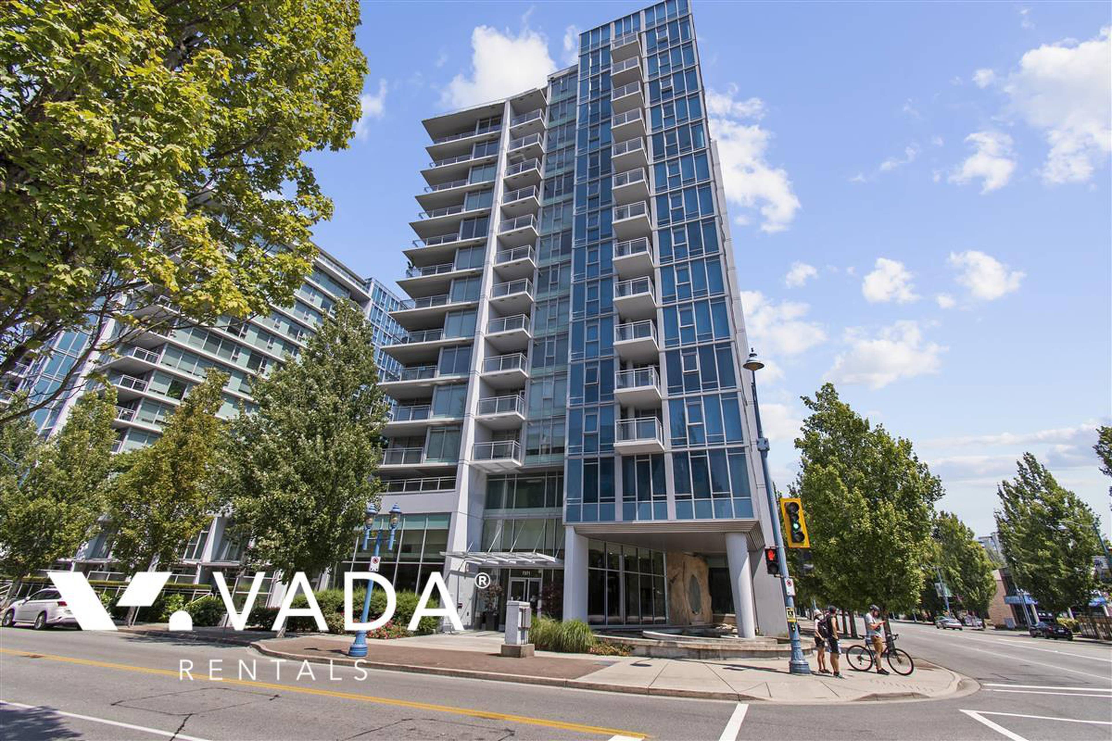 2 ch.  · 2 s. de bains for rent $2,800 / mois