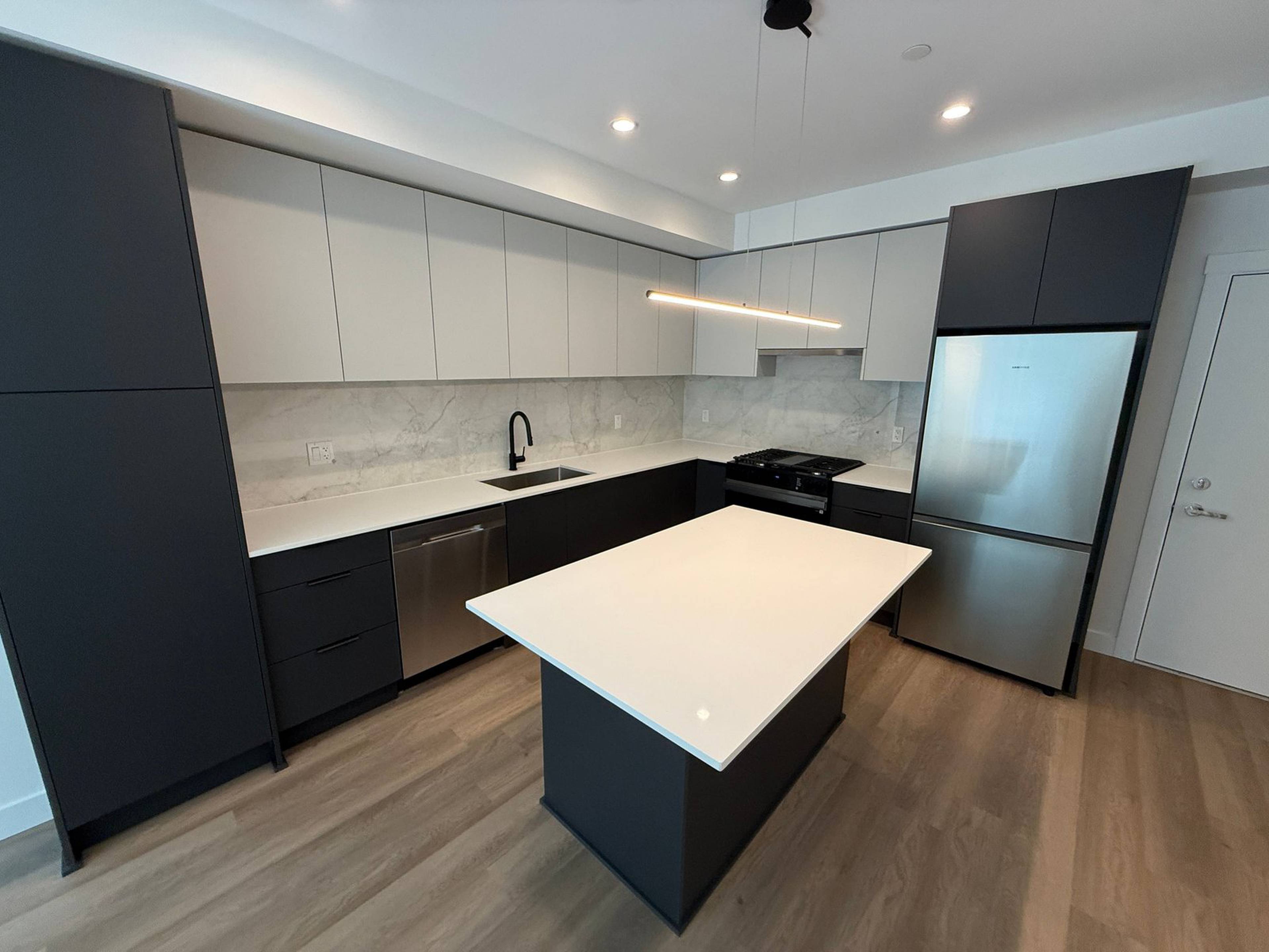 2 ch.  · 2 s. de bains for rent $2,150 / mois
