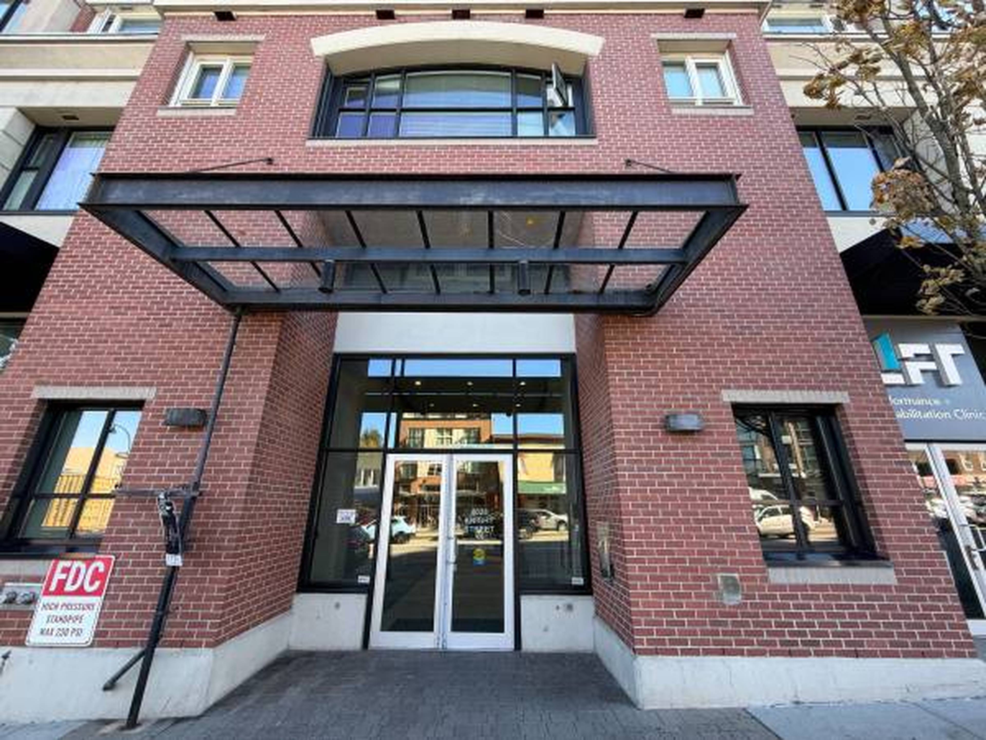 1 ch.  · 1 s. de bains for rent $2,500 / mois