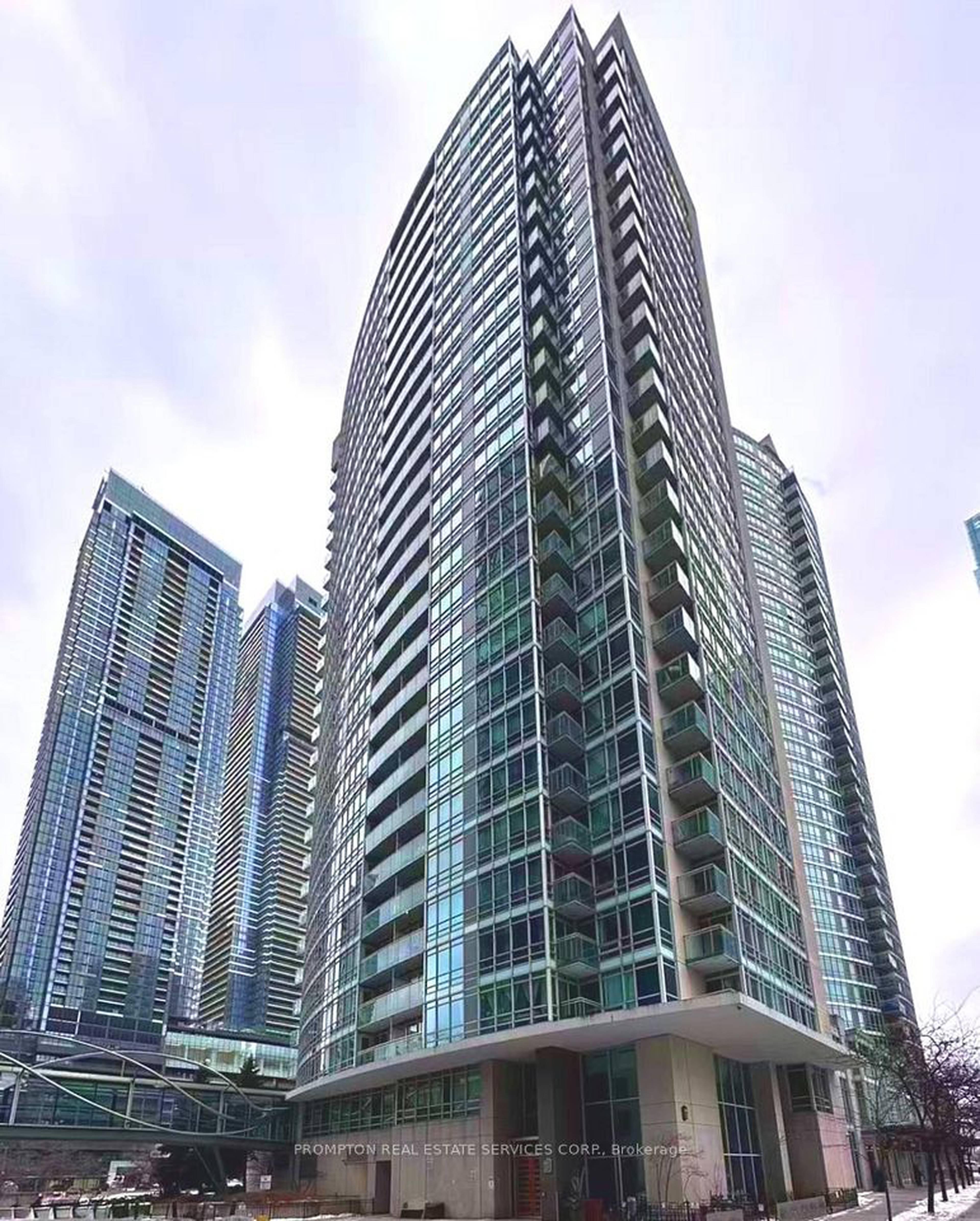2 ch.  · 1 s. de bains for rent $2,600 / mois