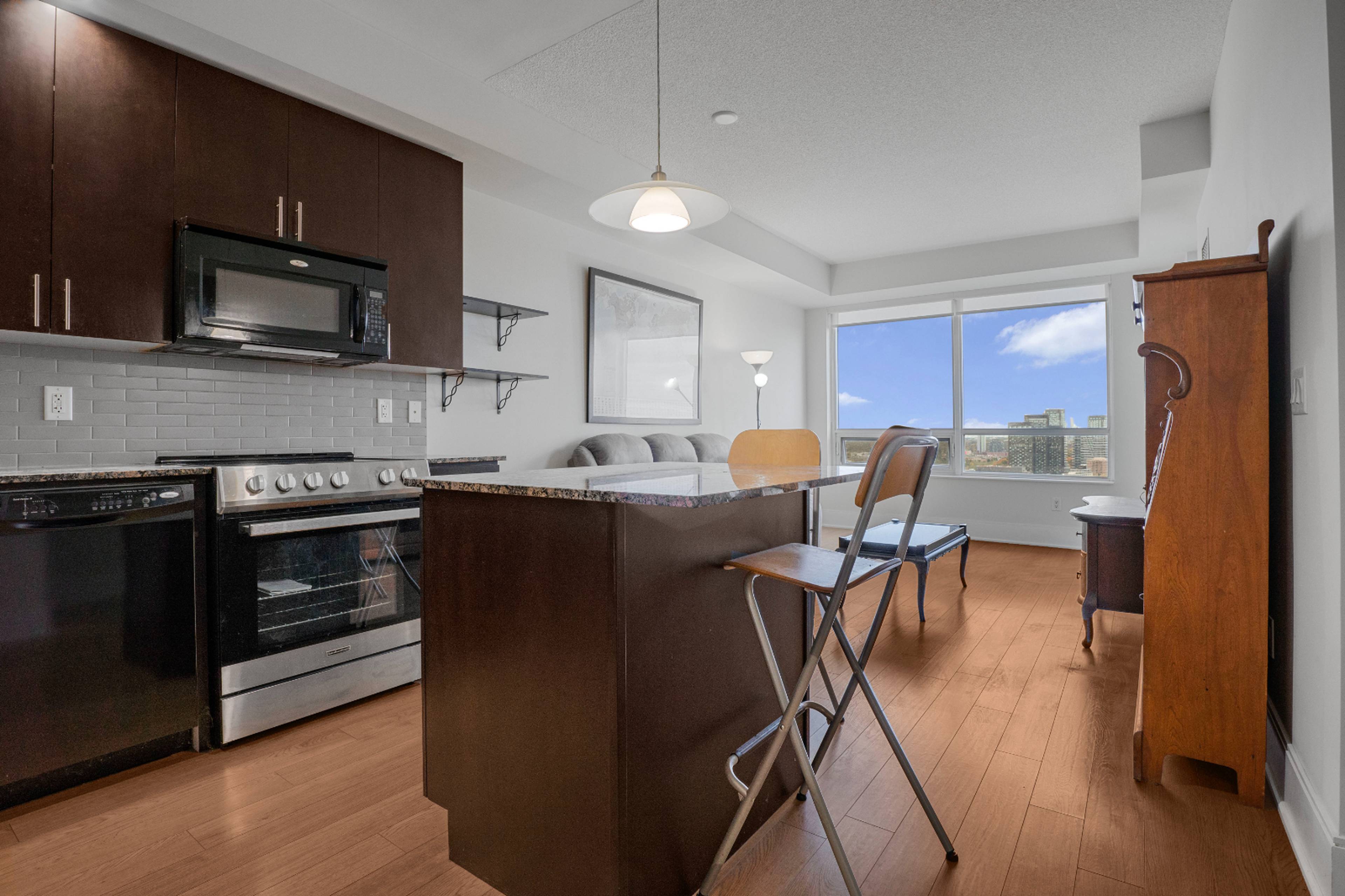 1 室  · 1 卫 for rent $2,300 / 月