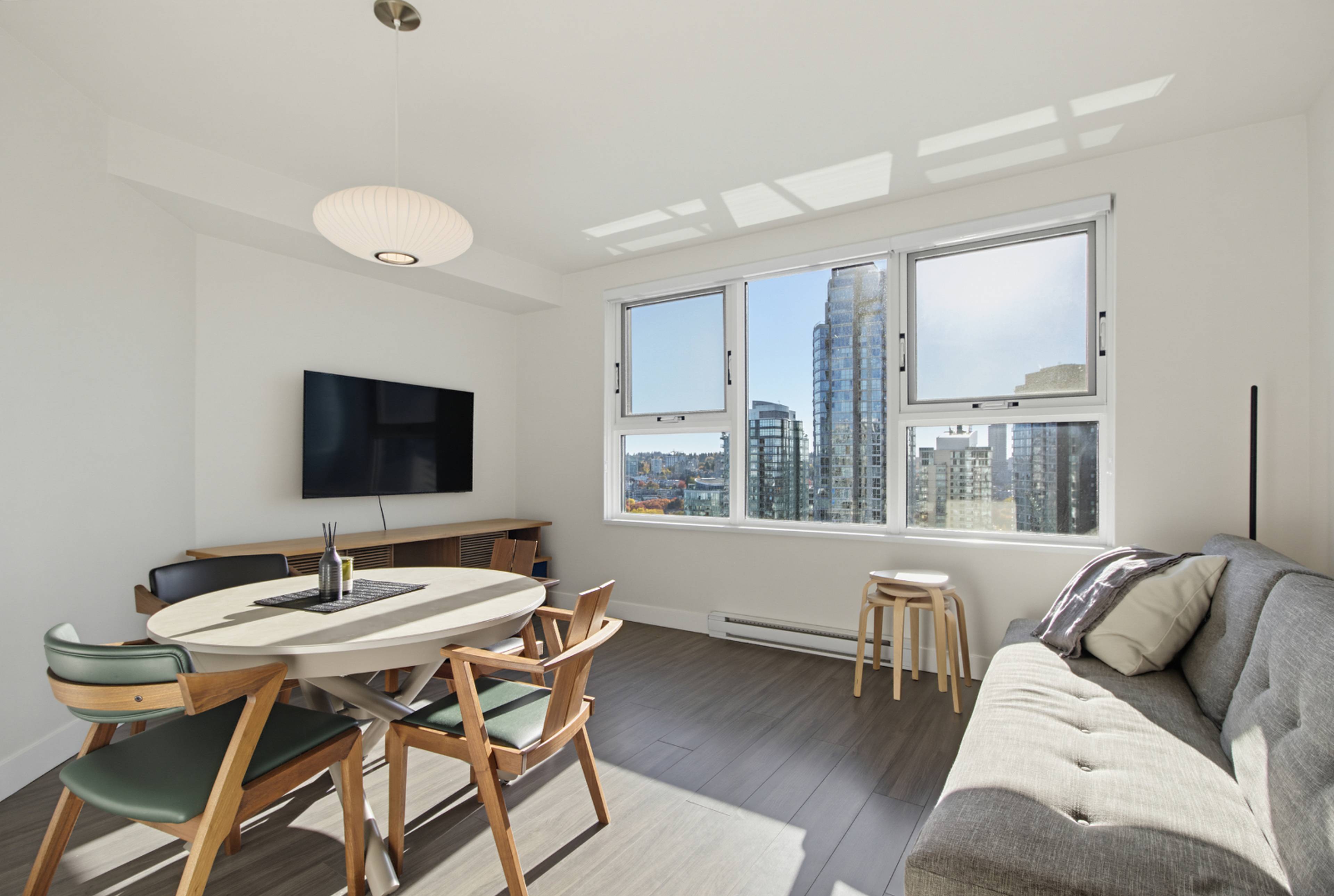1 ch.  · 1 s. de bains for rent $3,300 / mois