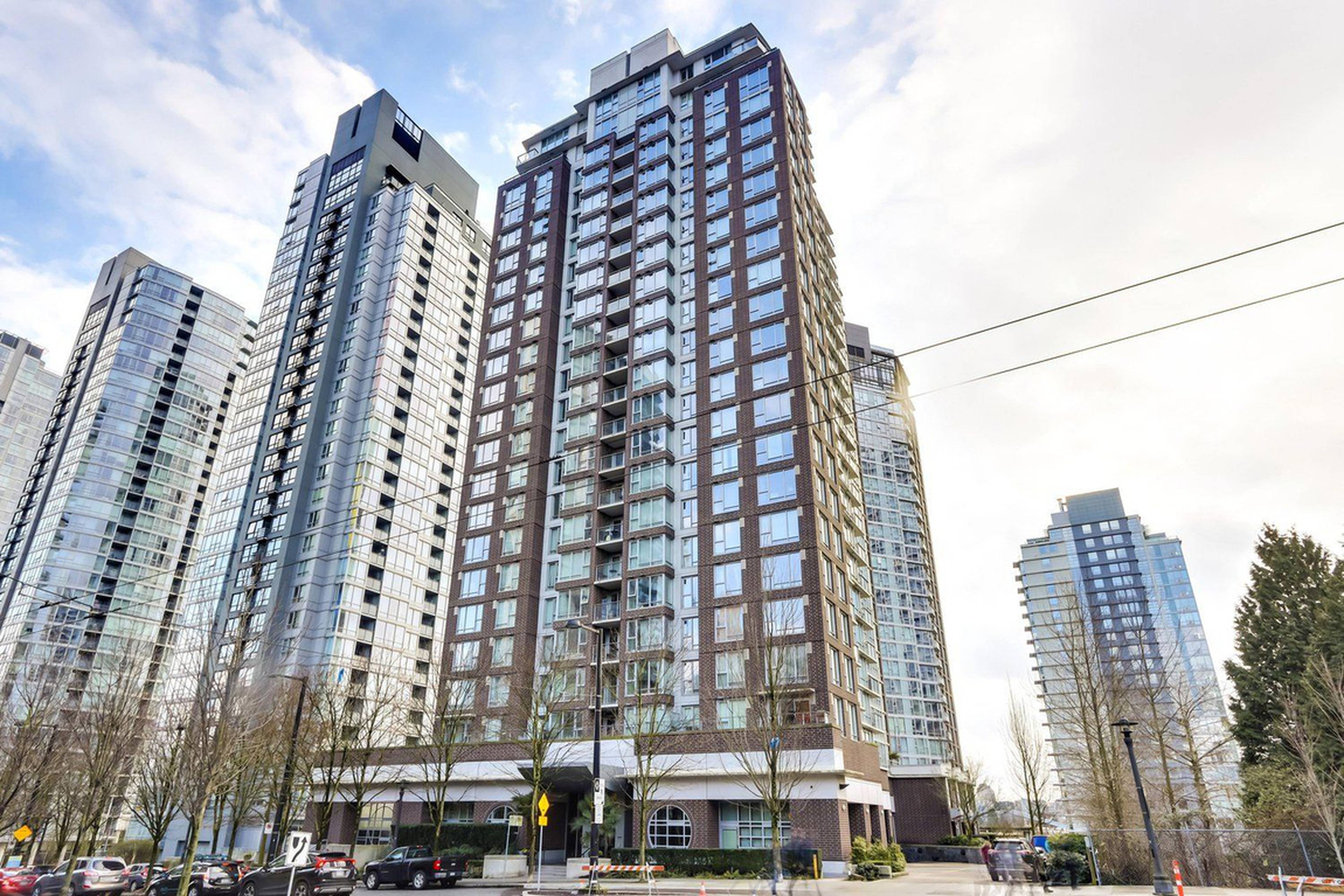 1 ch.  · 1 s. de bains for rent $2,900 / mois