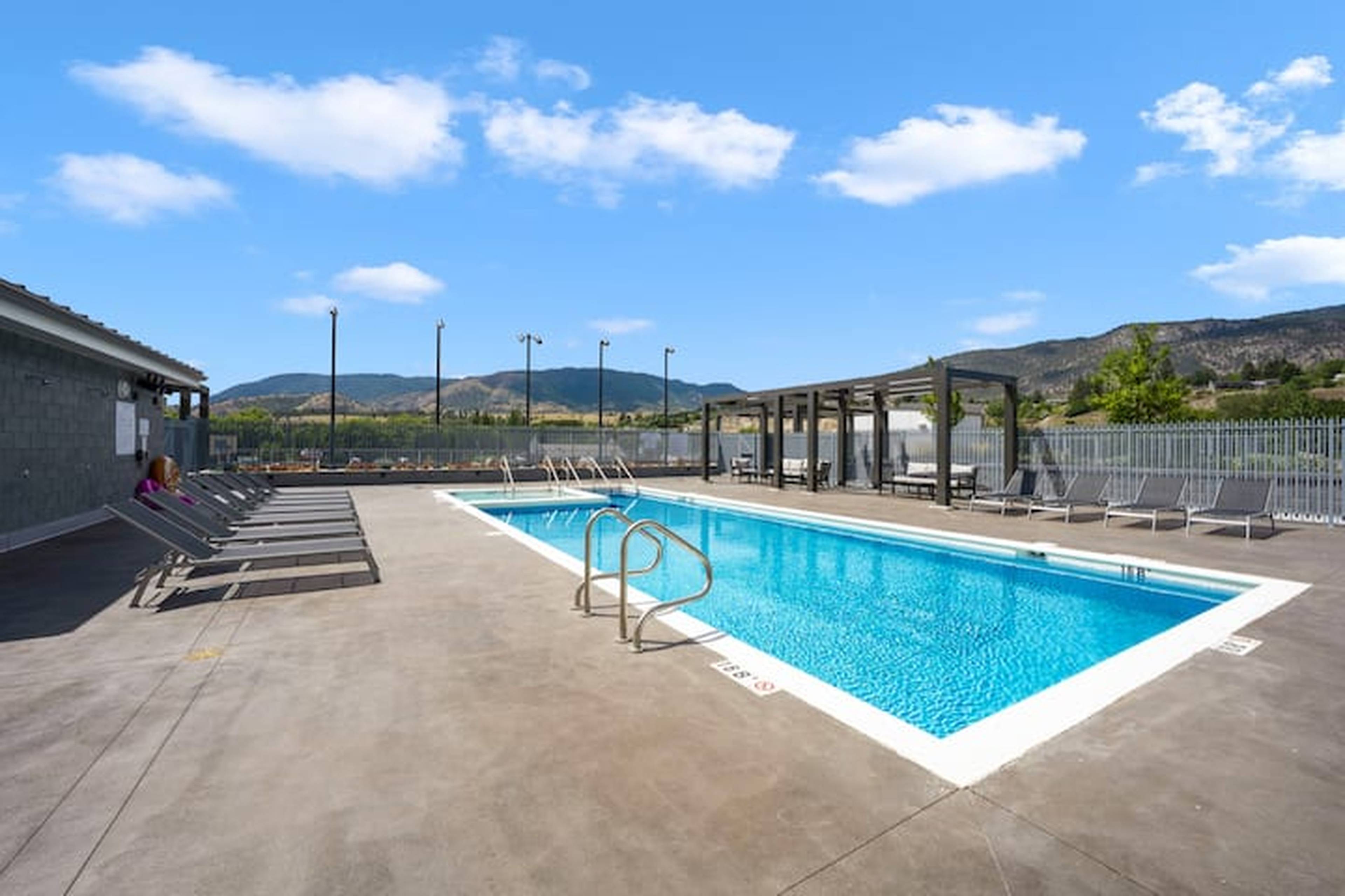 1 室  · 1 卫 for rent $2,300 / 月