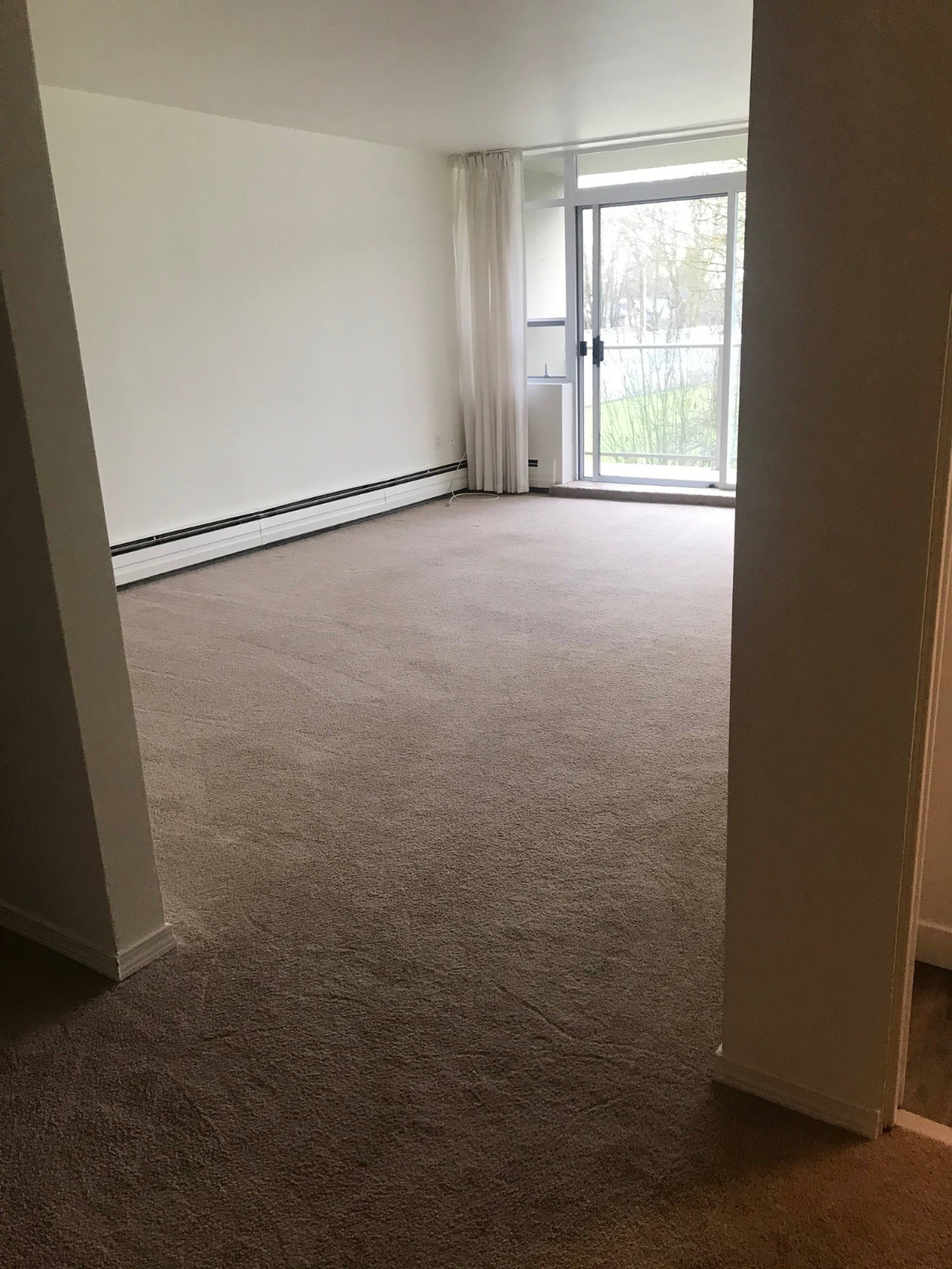 1 ch.  · 1 s. de bains for rent $2,400 / mois