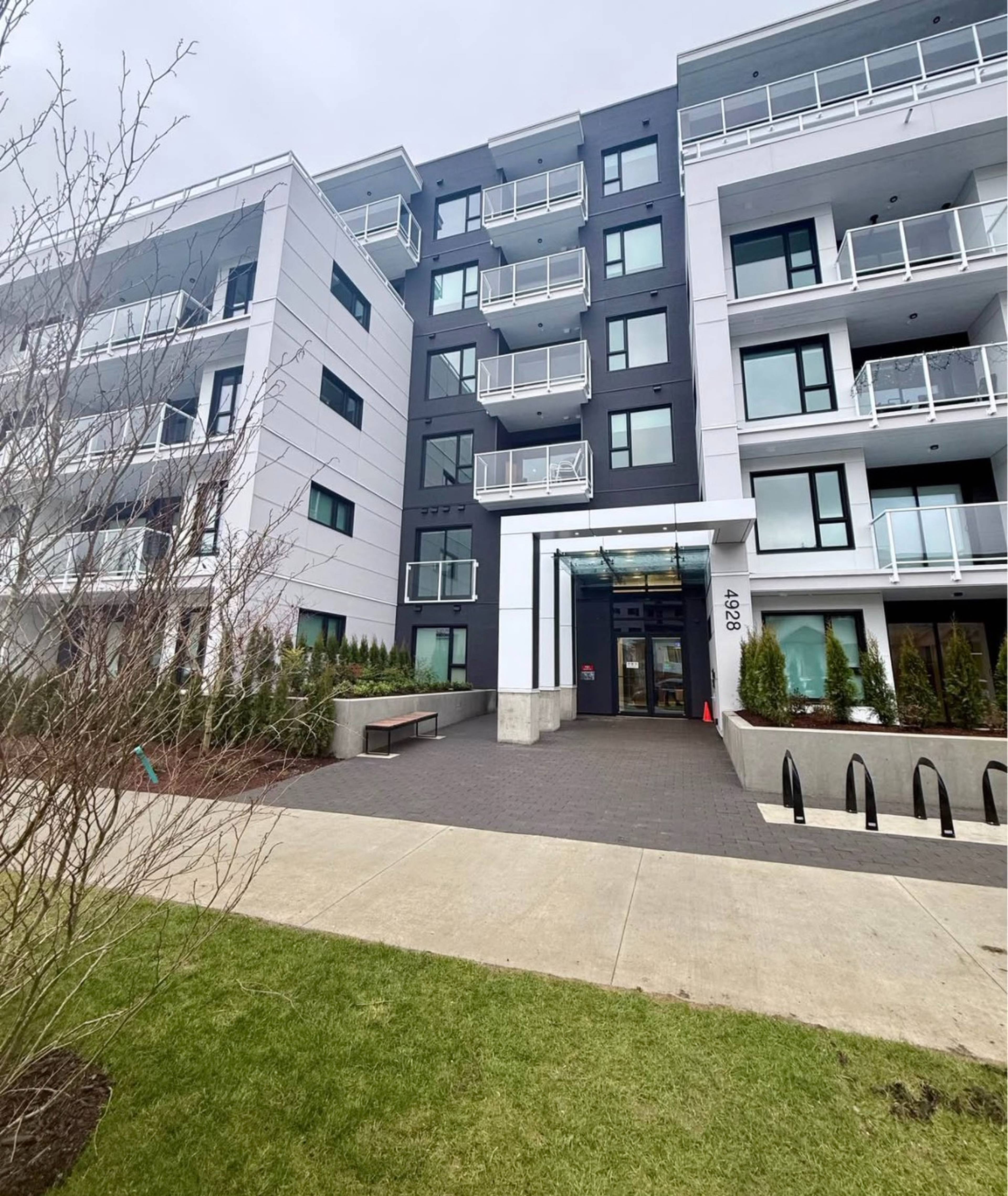 Studio  · 1 s. de bains for rent $2,000 / mois