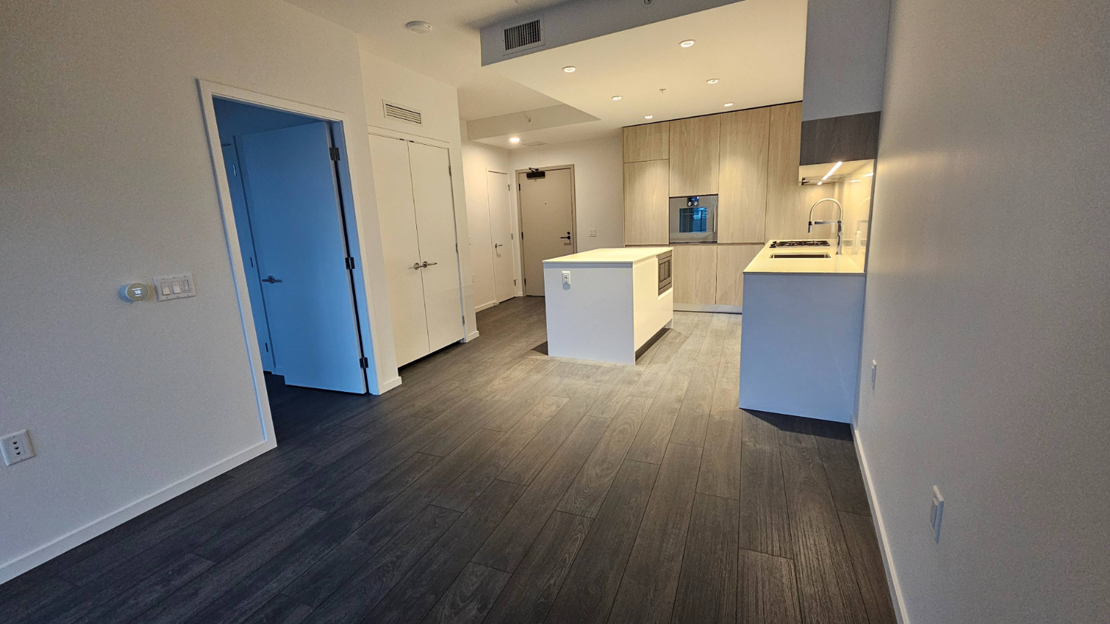 1 ch.  · 1 s. de bains for rent $2,400 / mois