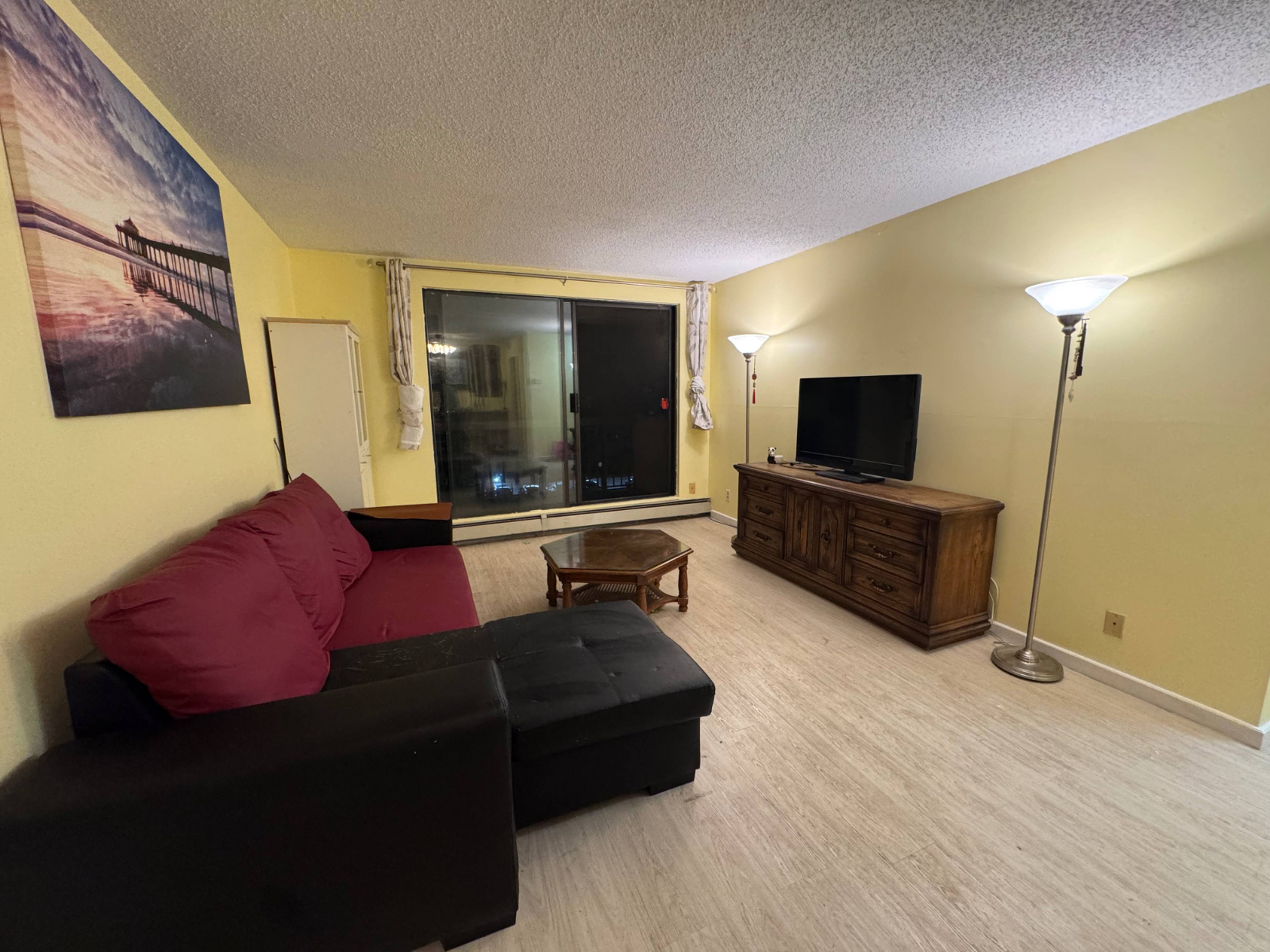 2 ch.  · 1 s. de bains for rent $2,250 / mois