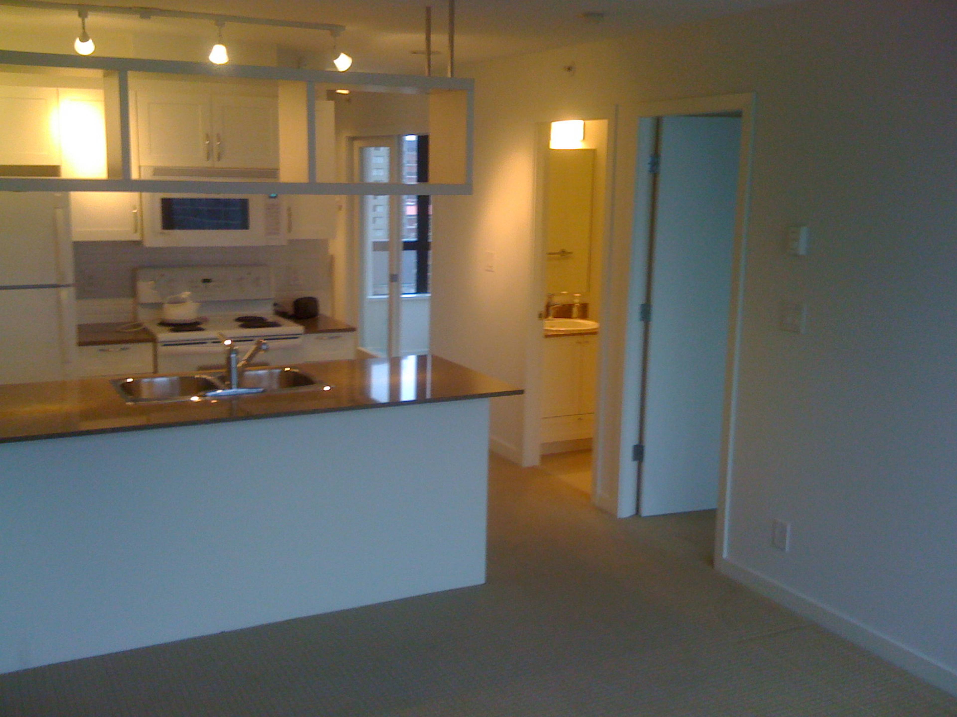 938 Smithe St 6