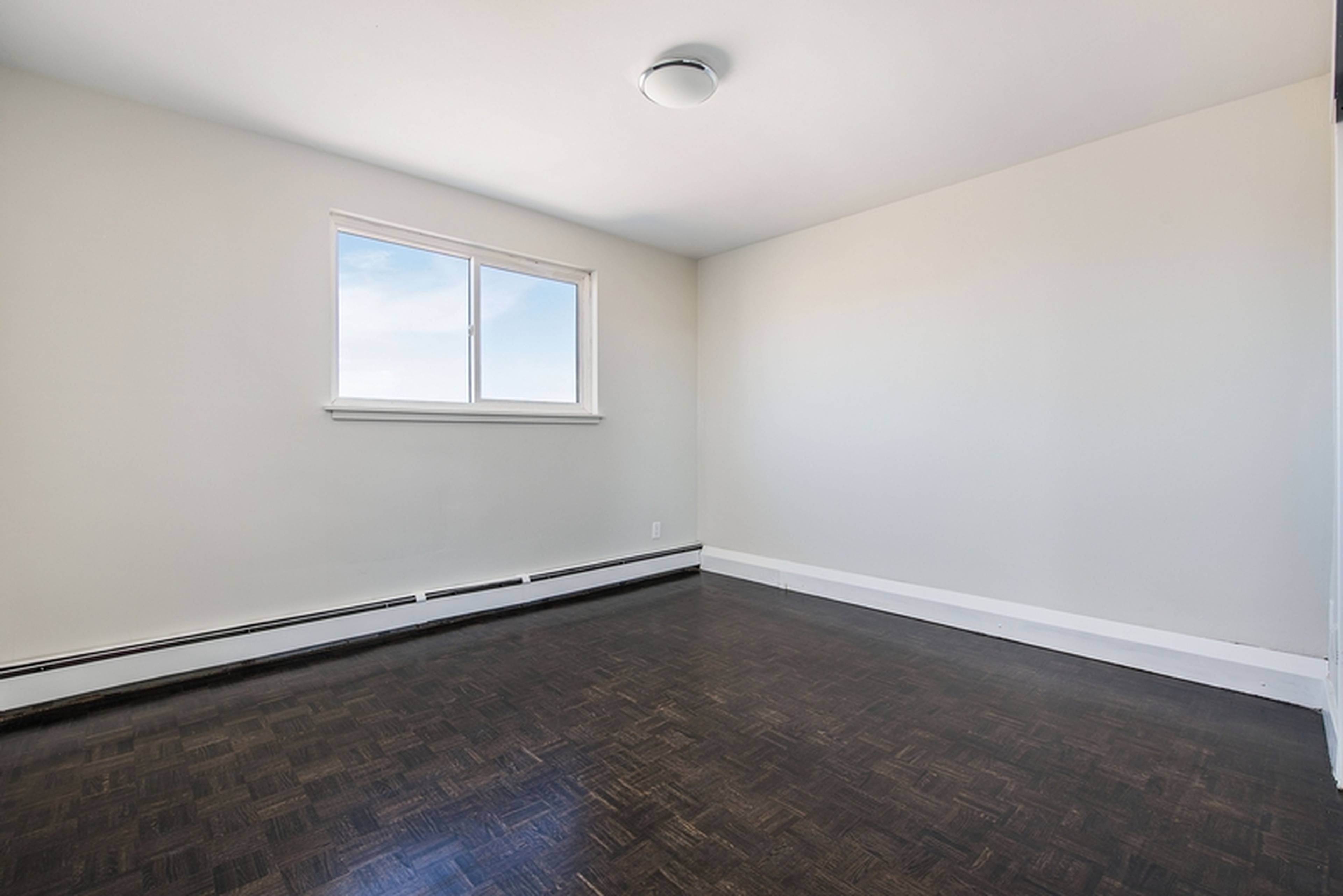 2 Bed, 1 Bath 1619 Dufferin St., Whitby, ON 2 Bedroom Apartment for