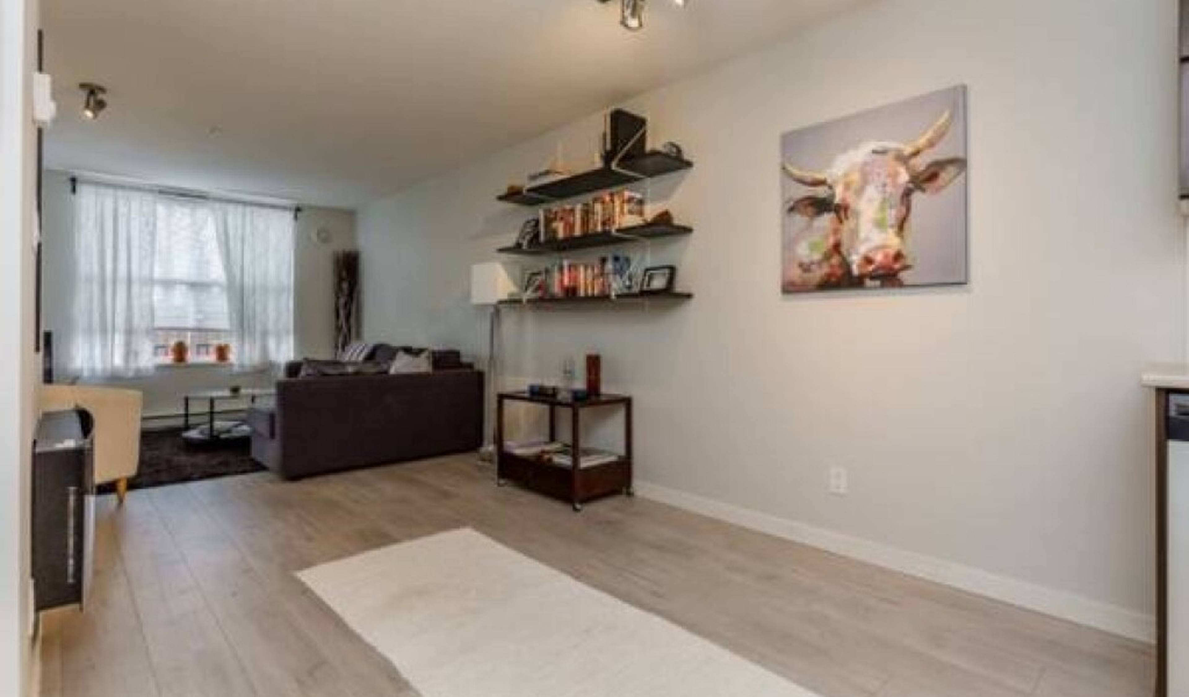 1** 10707 139 Street, Surrey, BC 1 Bedroom Apartment for Rent liv