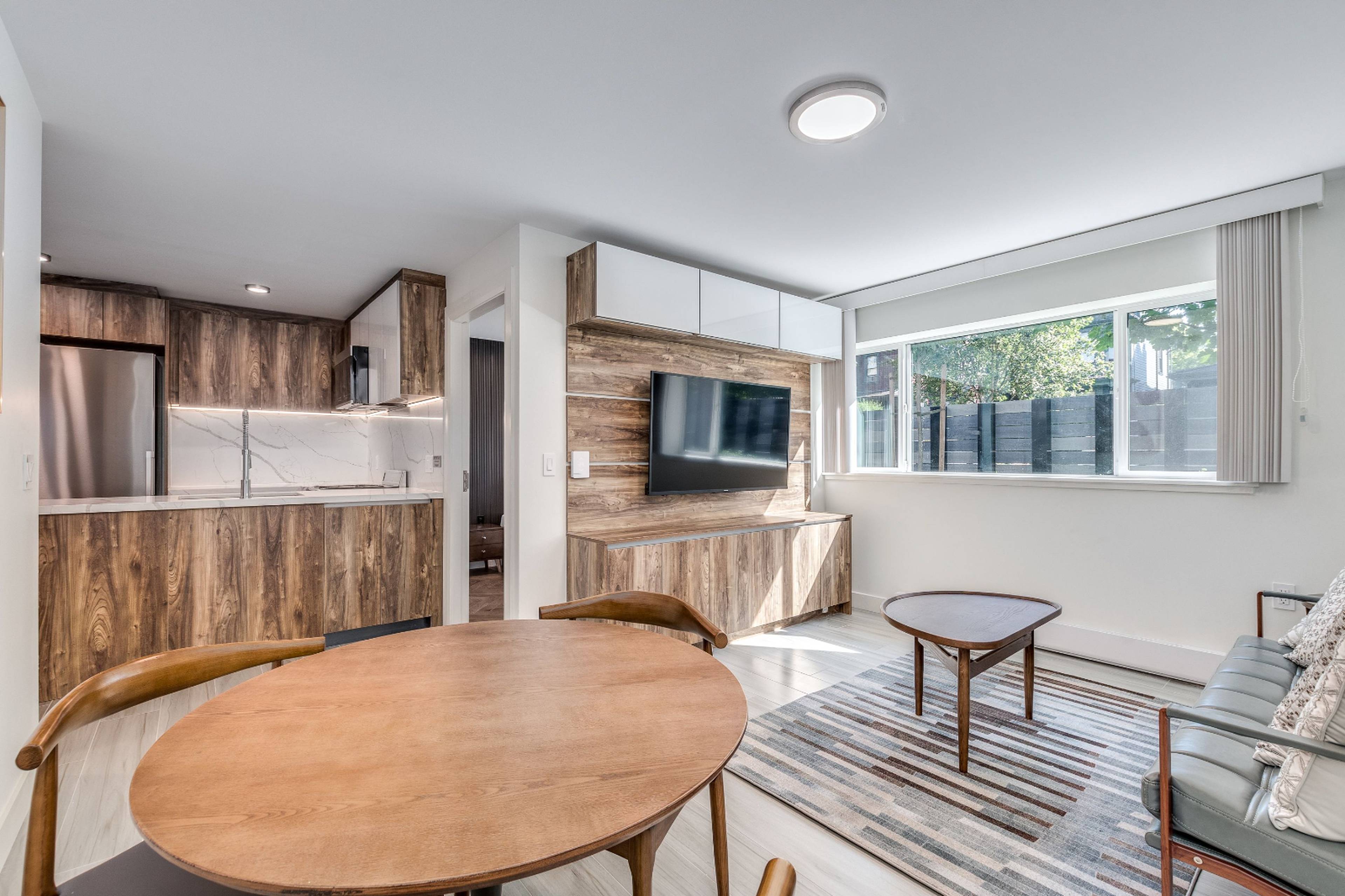 2 ch.  · 1 s. de bains for rent $3,850 / mois