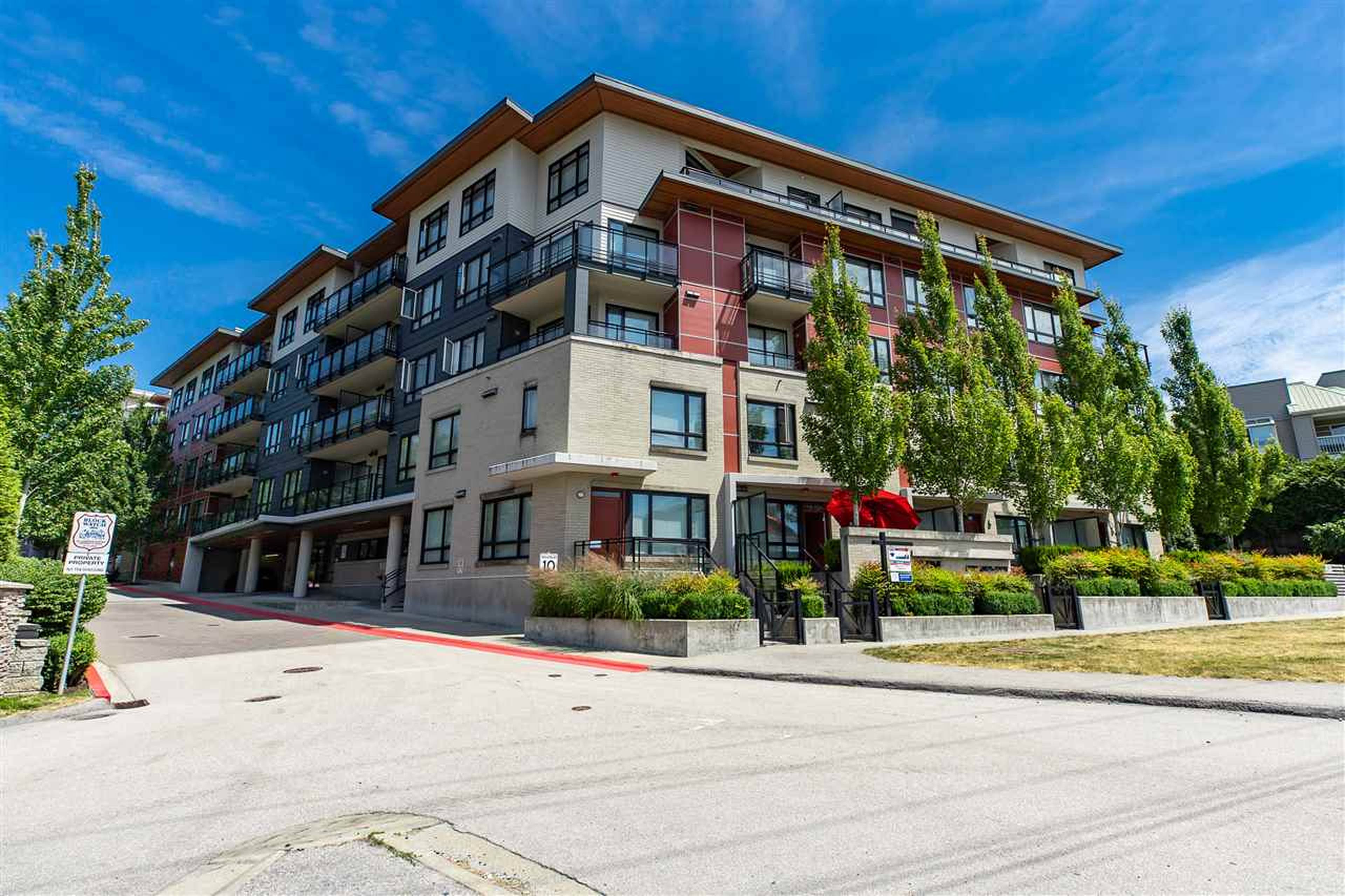 2 ch.  · 2 s. de bains for rent $2,300 / mois