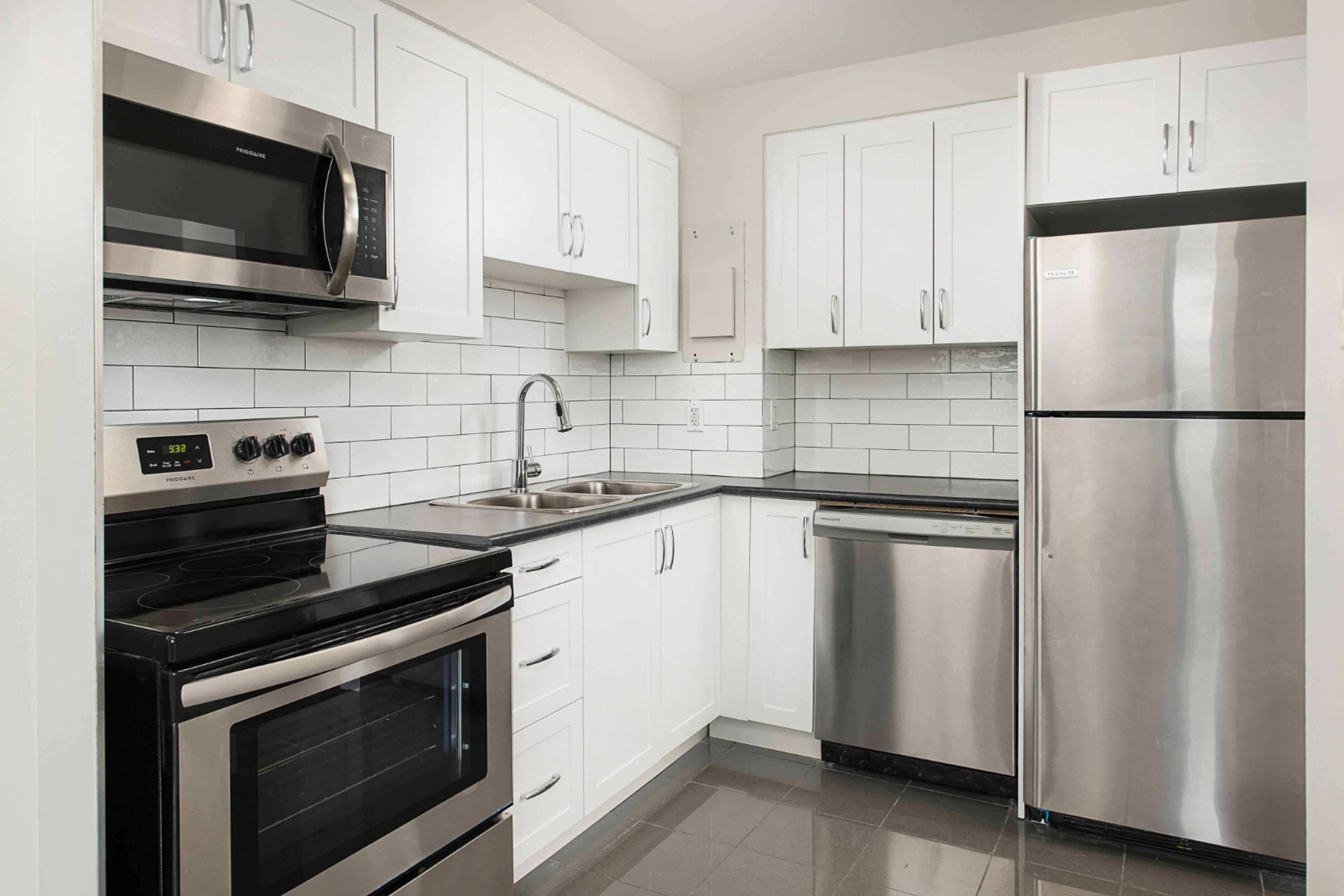 2 Bedroom WAItLIST 710 Sir John A Macdonald Blvd., Kingston, ON 2