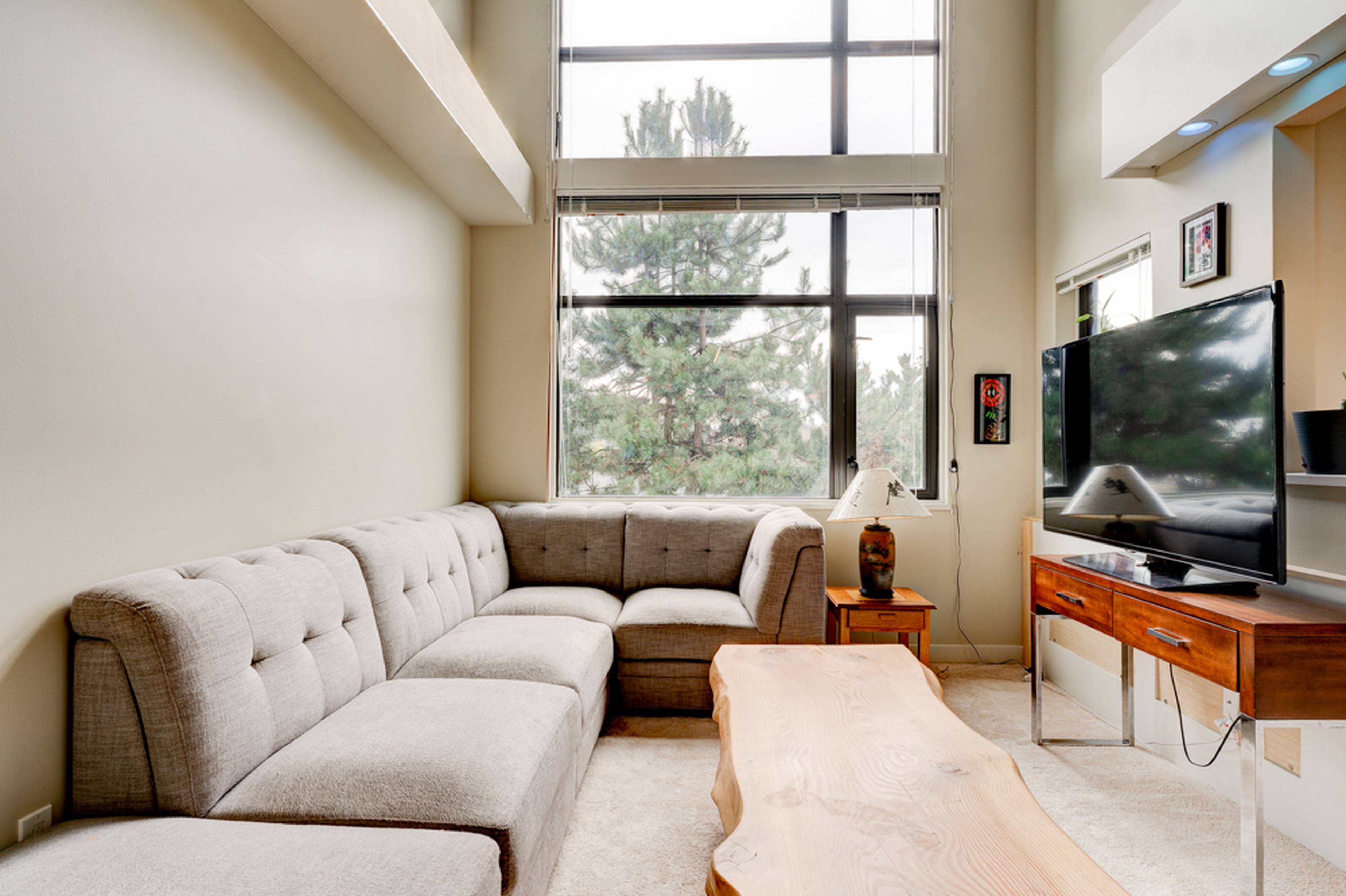 10838 City Parkway, Surrey, BC 2 Bedroom Apartment for Rent liv.rent