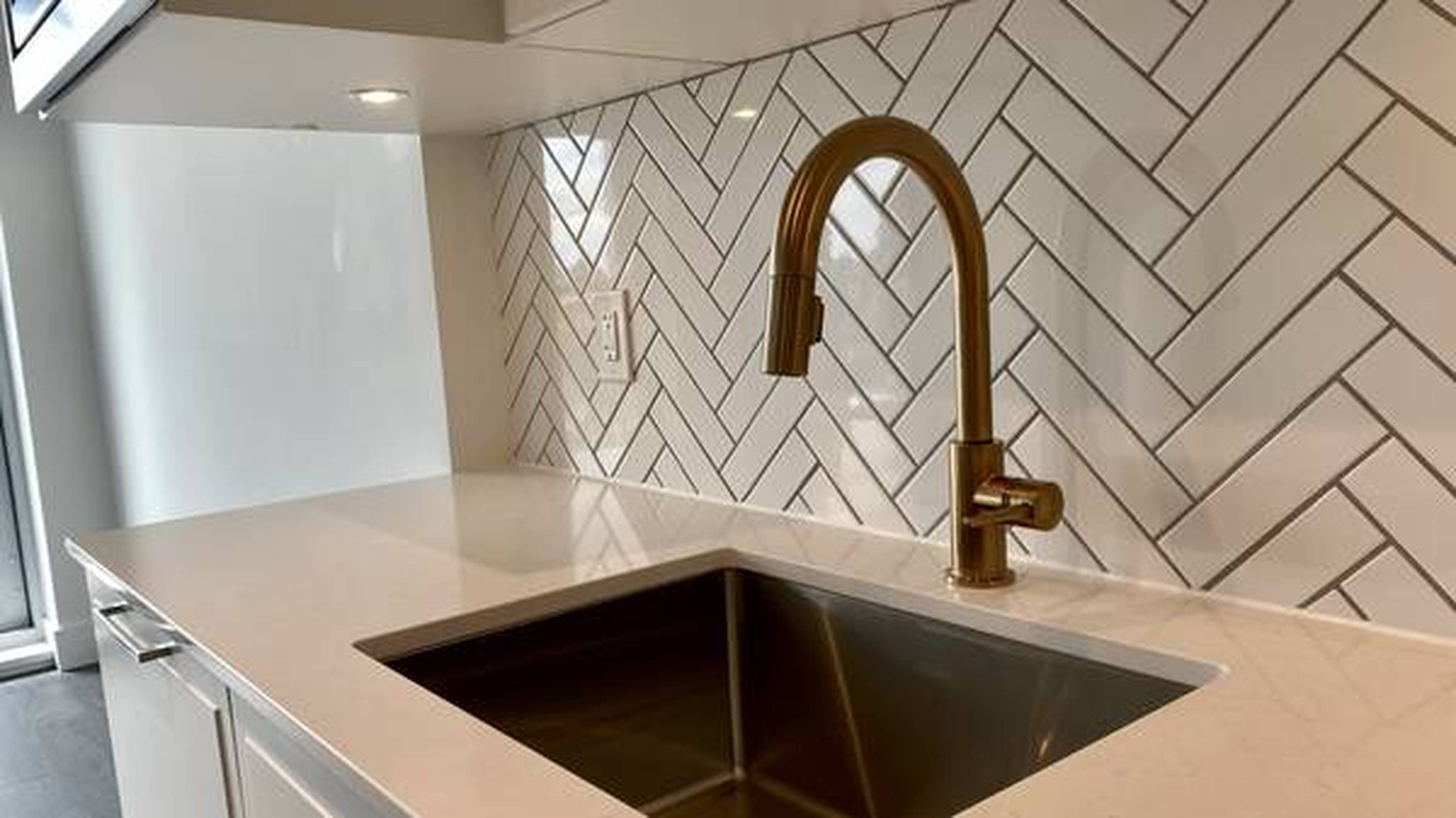 2435 Kingsway, Vancouver, BC 2 Bedroom Apartment for Rent liv.rent