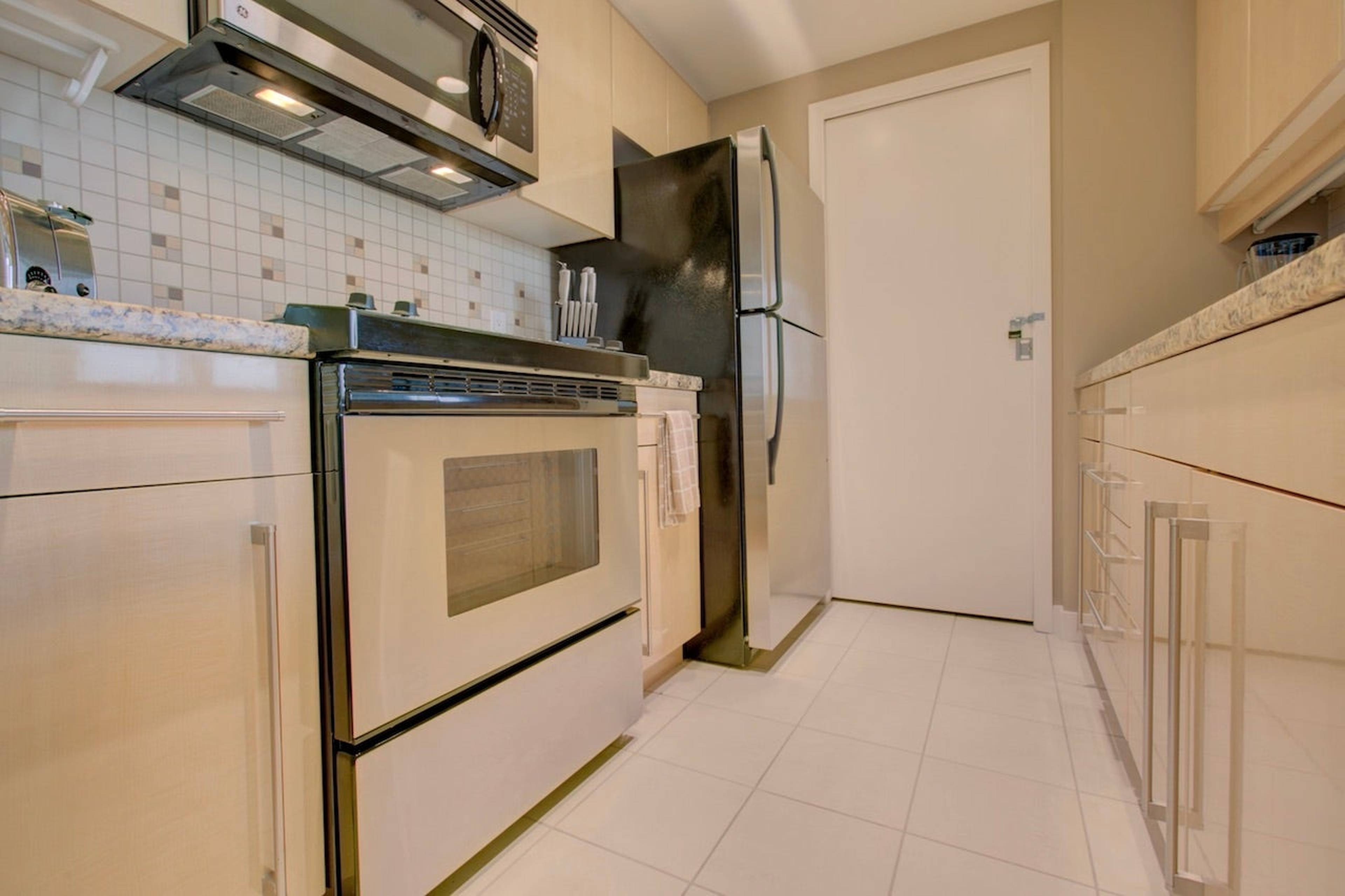 SMART39 1408 Strathmore Mews, Vancouver, BC 1 Bedroom Apartment for