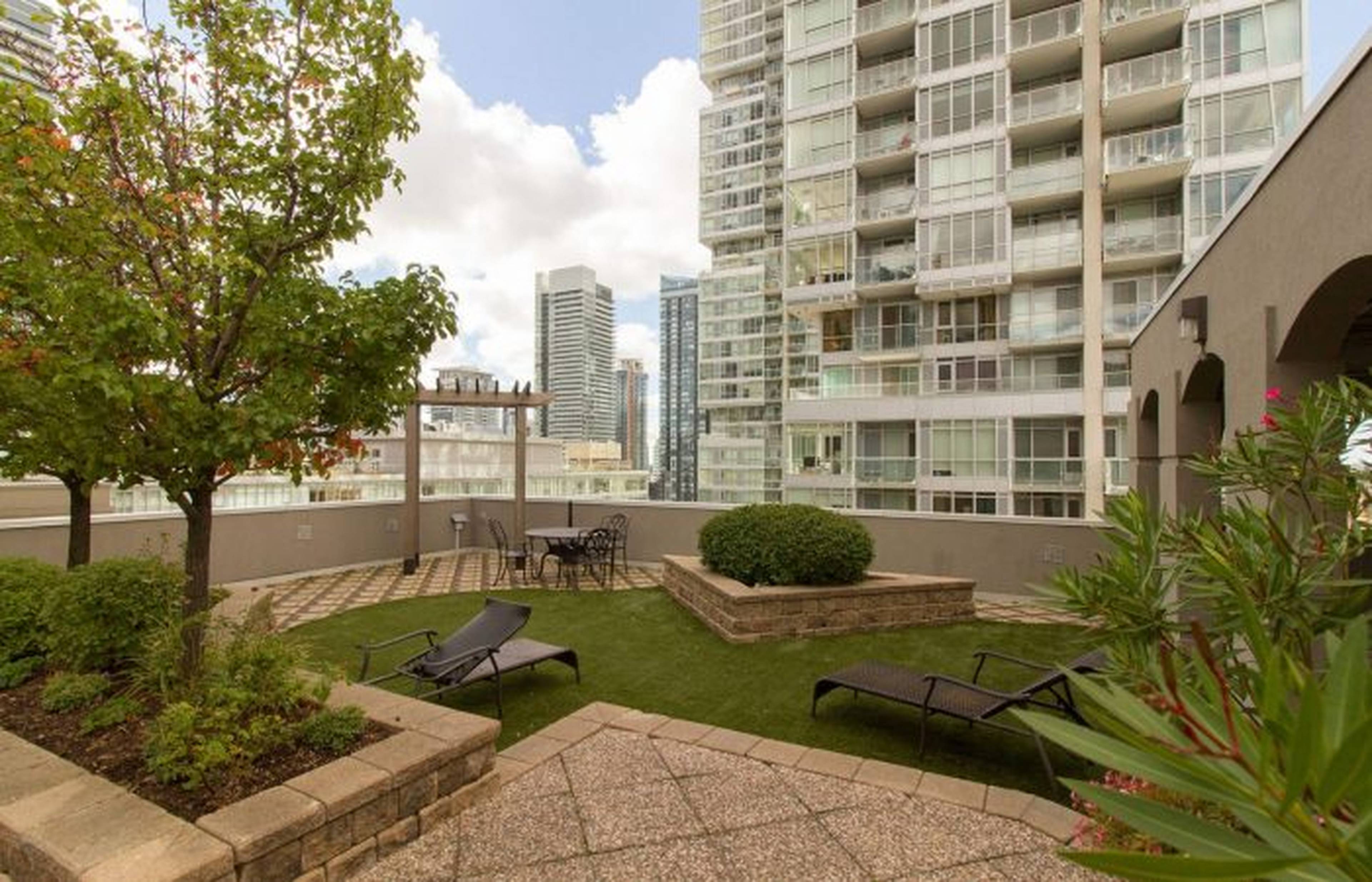 140 Simcoe St 9