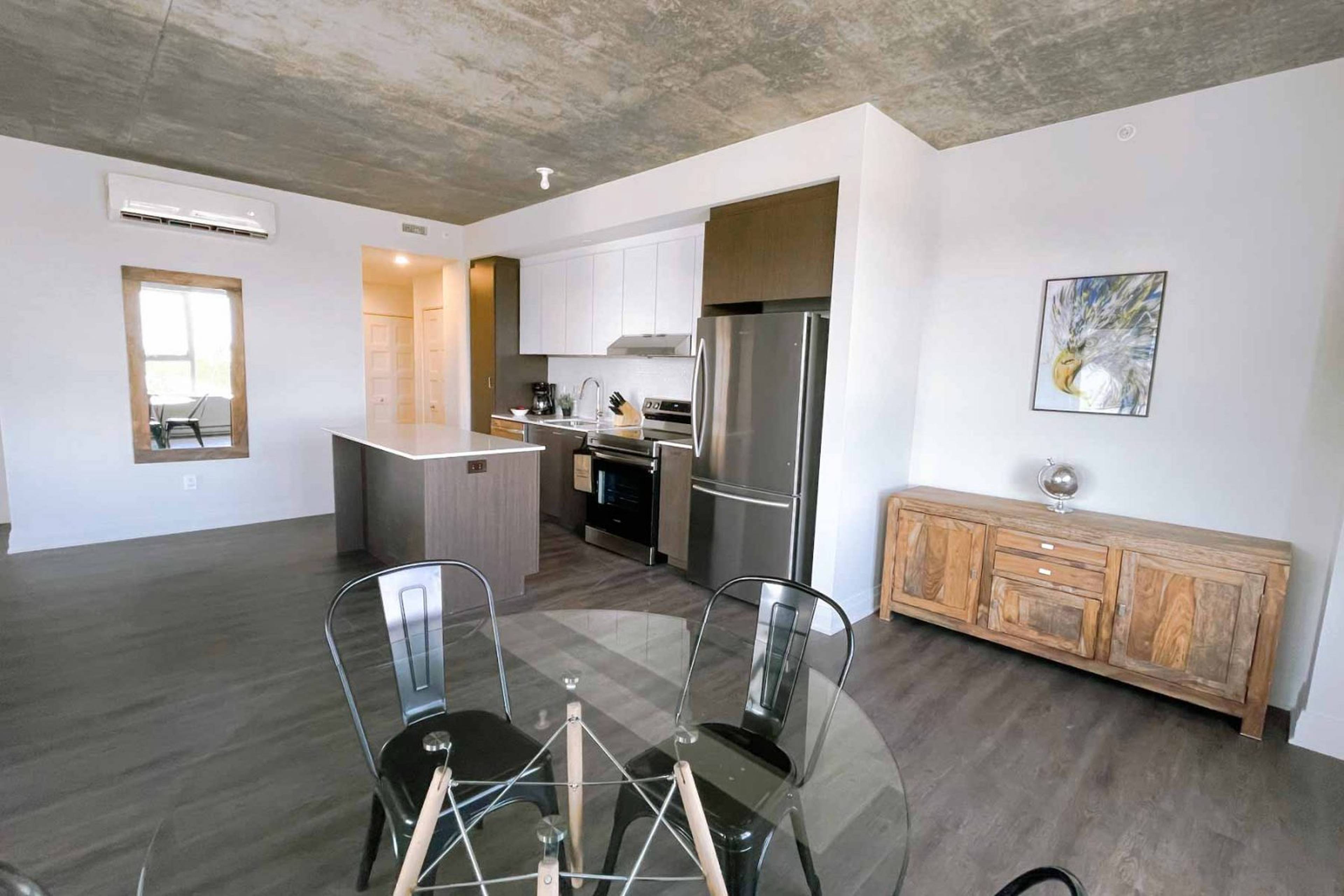 2 Bedroom 11201 Boulevard Cavendish, Montreal, QC 2 Bedroom Apartment for Rent liv.rent