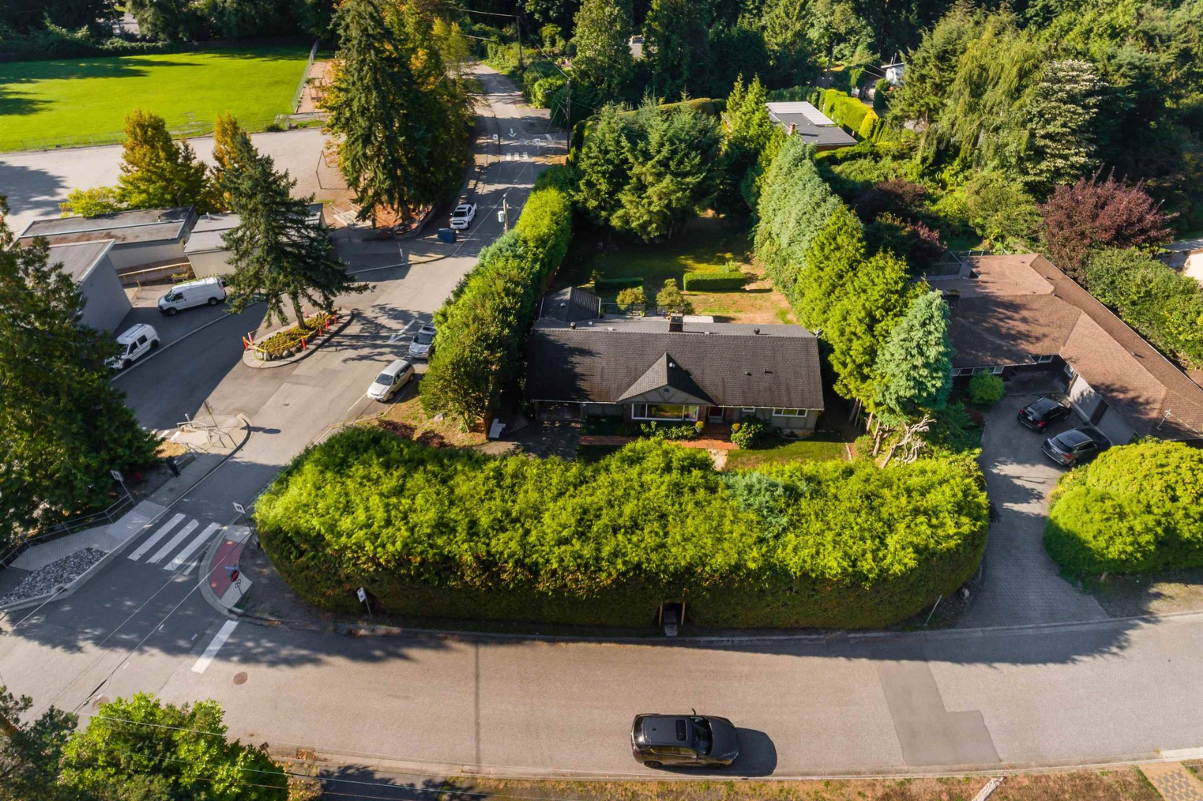 768 Westcot Pl, West Vancouver, BC 3 Bedroom House for Rent liv.rent