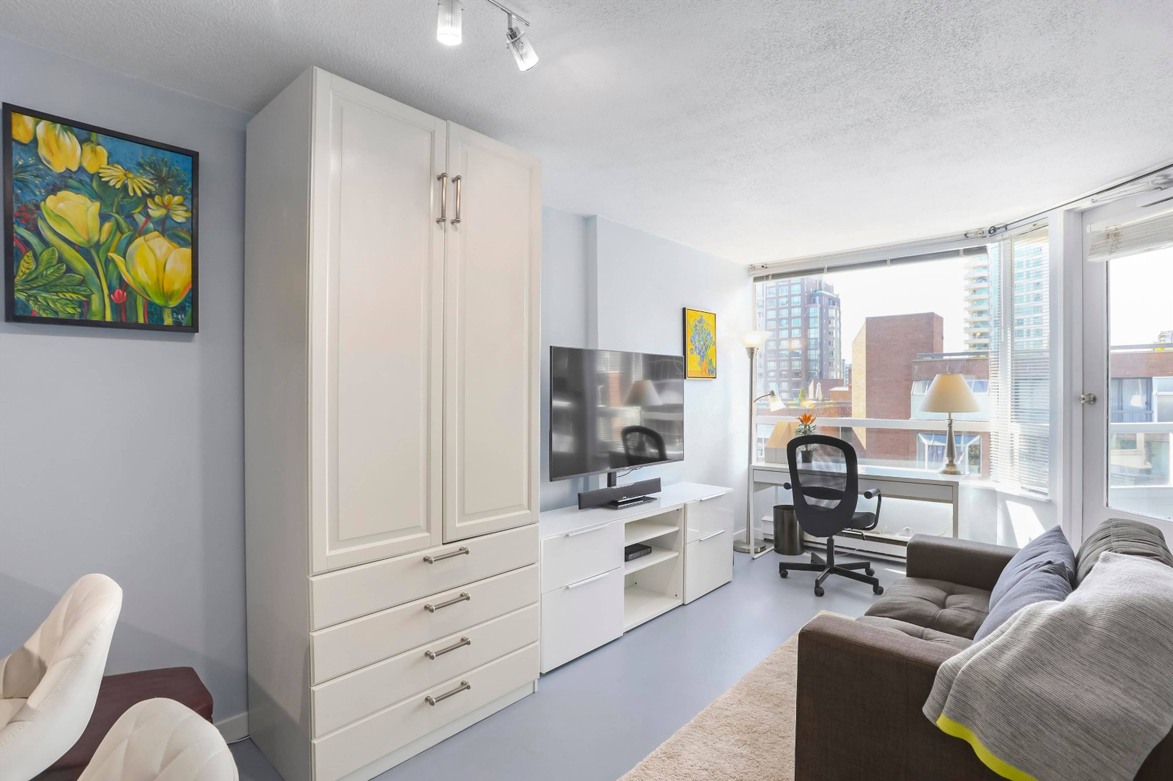 1330 Hornby St, Vancouver, BC Studio Apartment for Rent liv.rent
