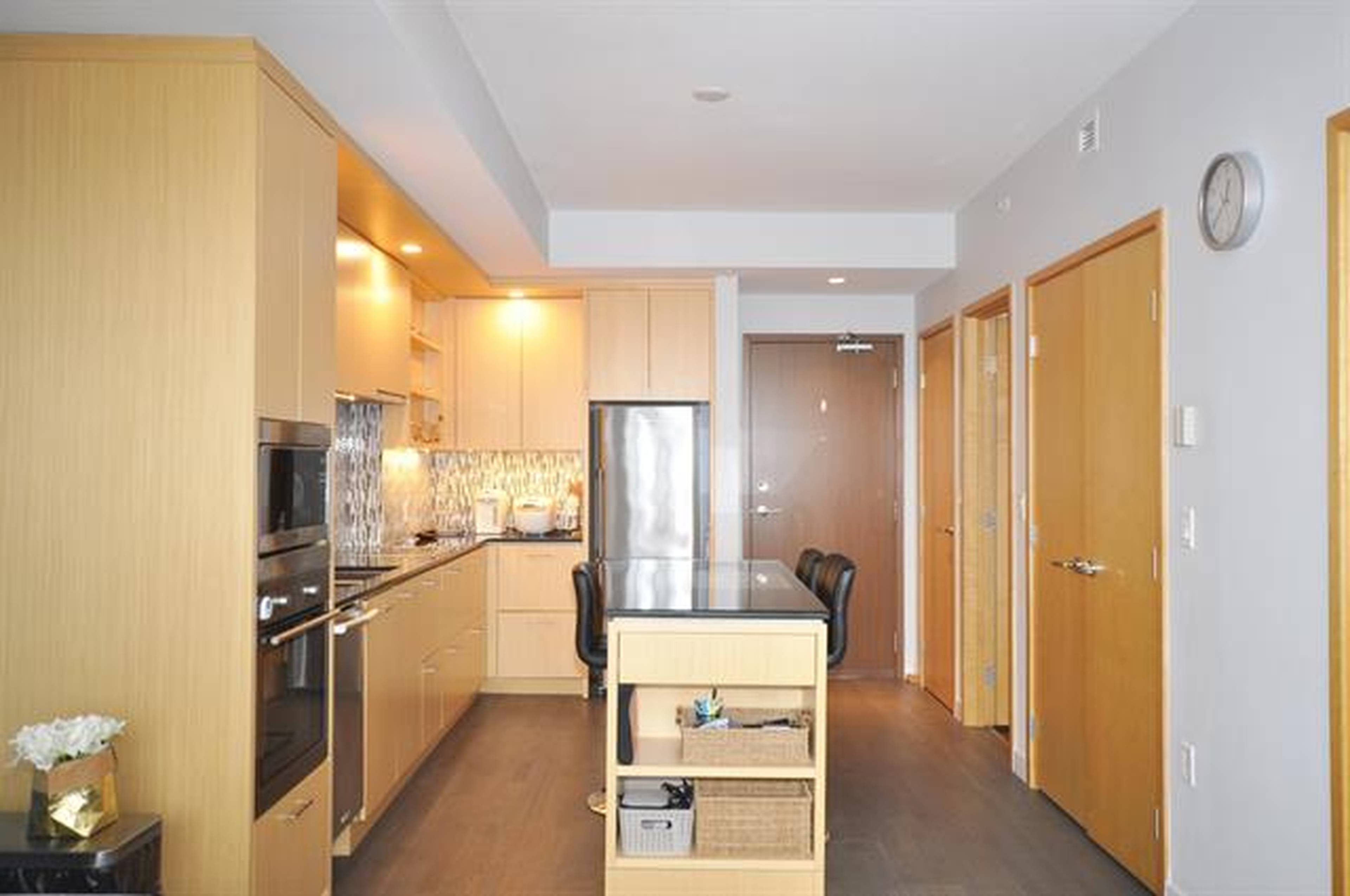 1 ch.  · 1 s. de bains for rent $1,700 / mois