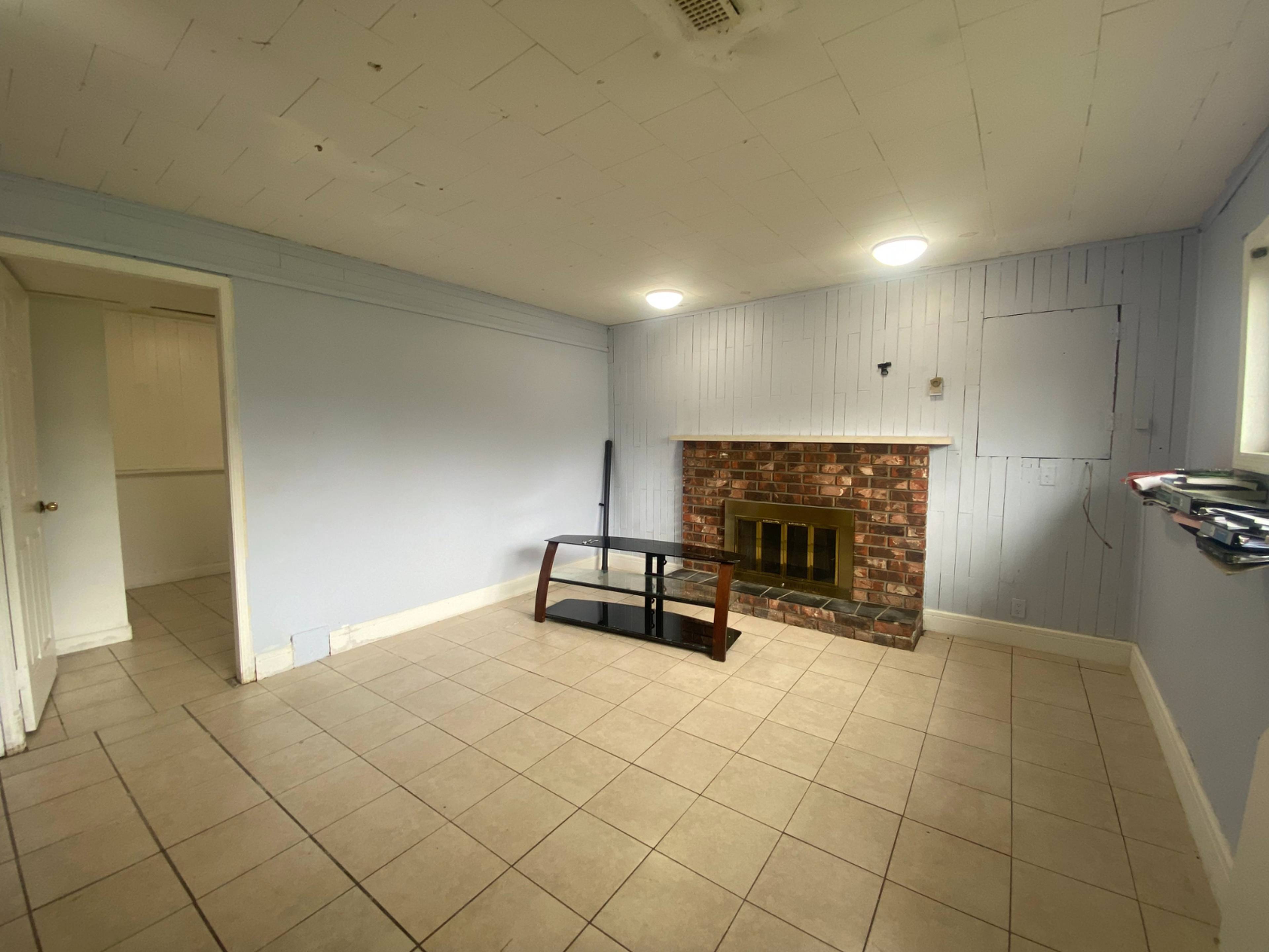 Half Basement Suite 12788 102 Ave, Surrey, BC 2 Bedroom Room for