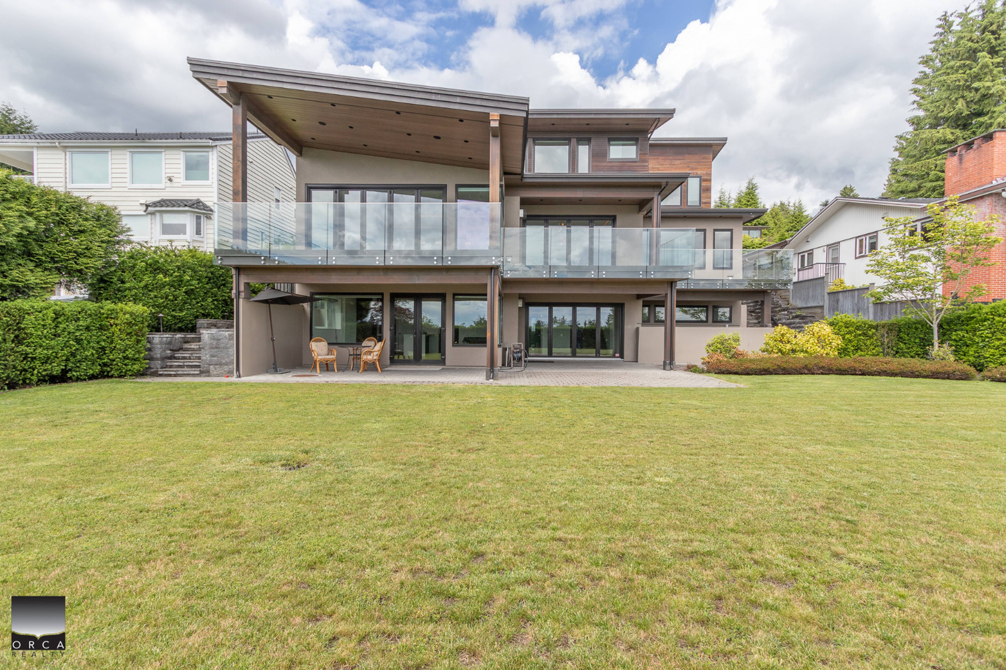 1470 Tyrol Rd, West Vancouver, BC 2 Bedroom Room for Rent liv.rent