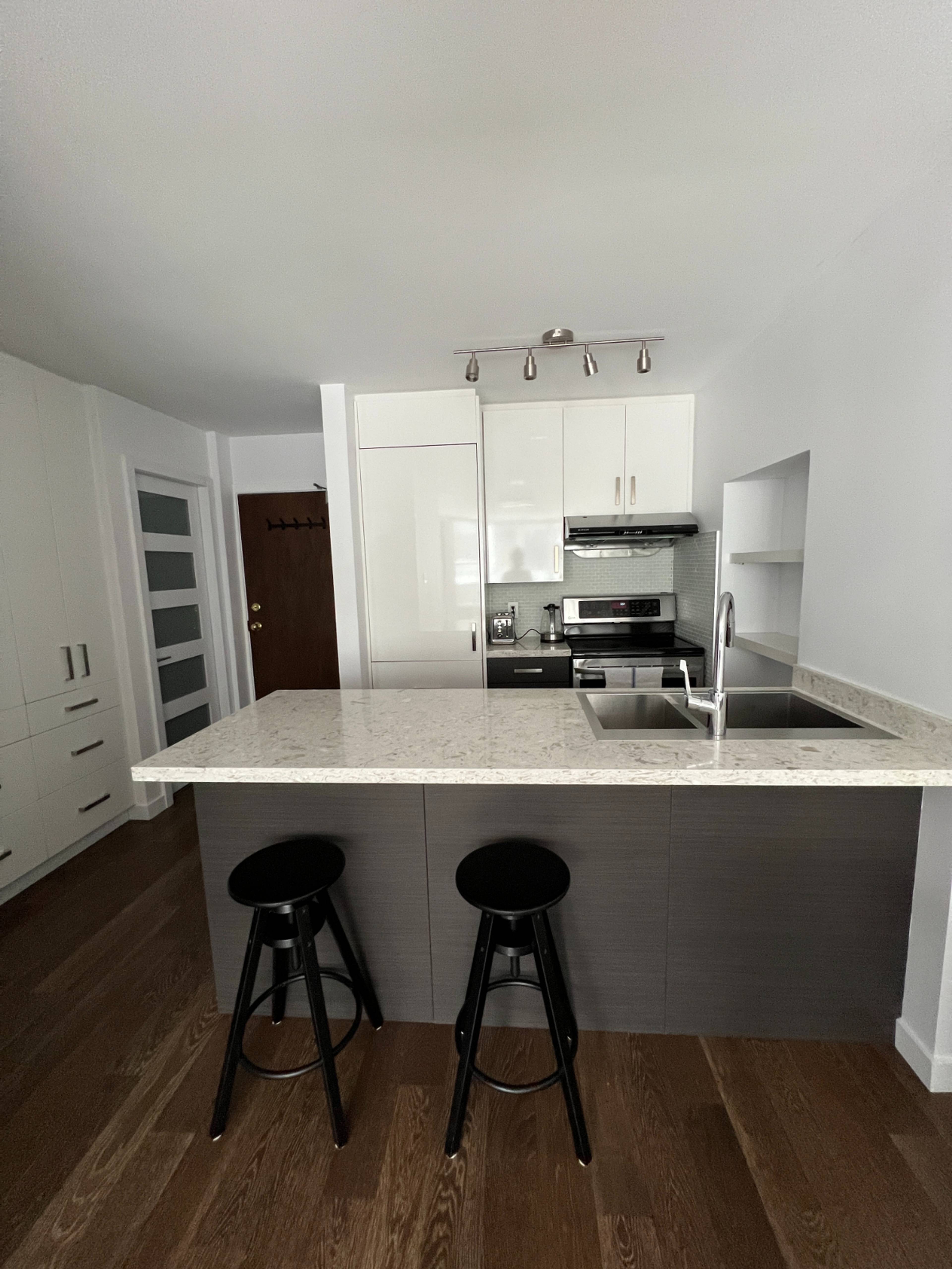 950 Drake St, Vancouver, BC 1 Bedroom Apartment for Rent liv.rent