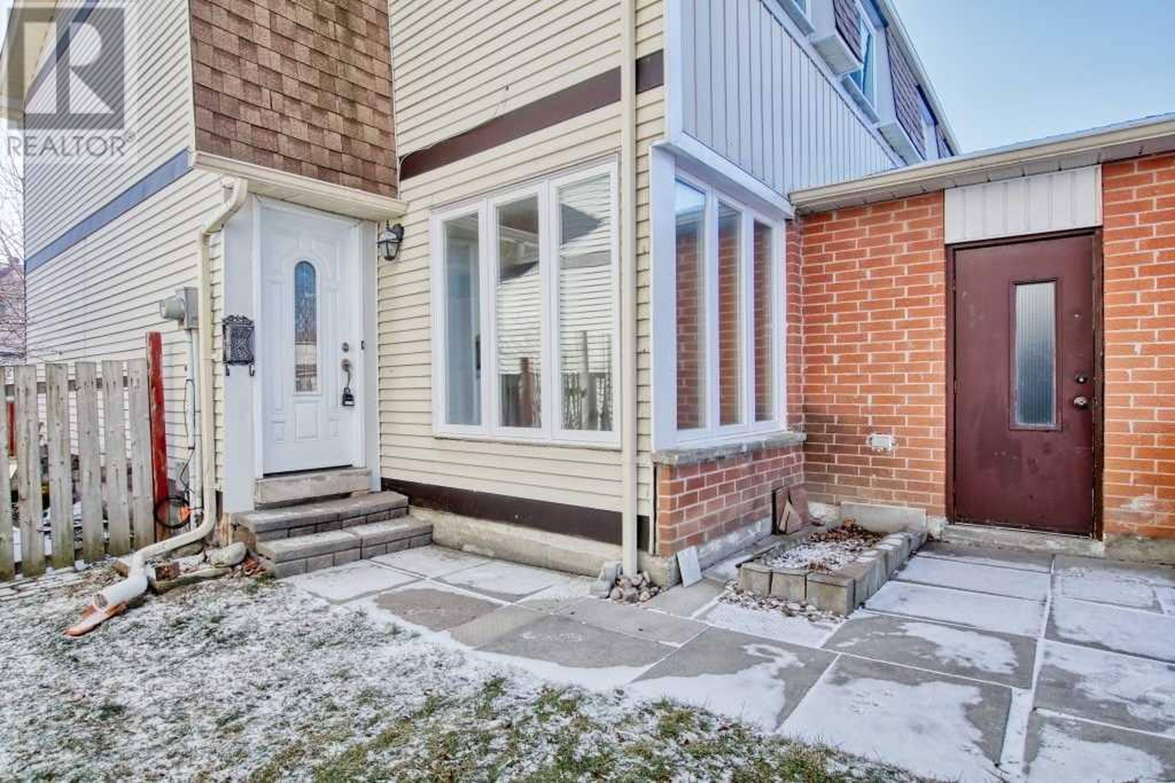 122 Sadlee Cove Cres, Scarborough, ON 3 Bedroom House for Rent liv.rent