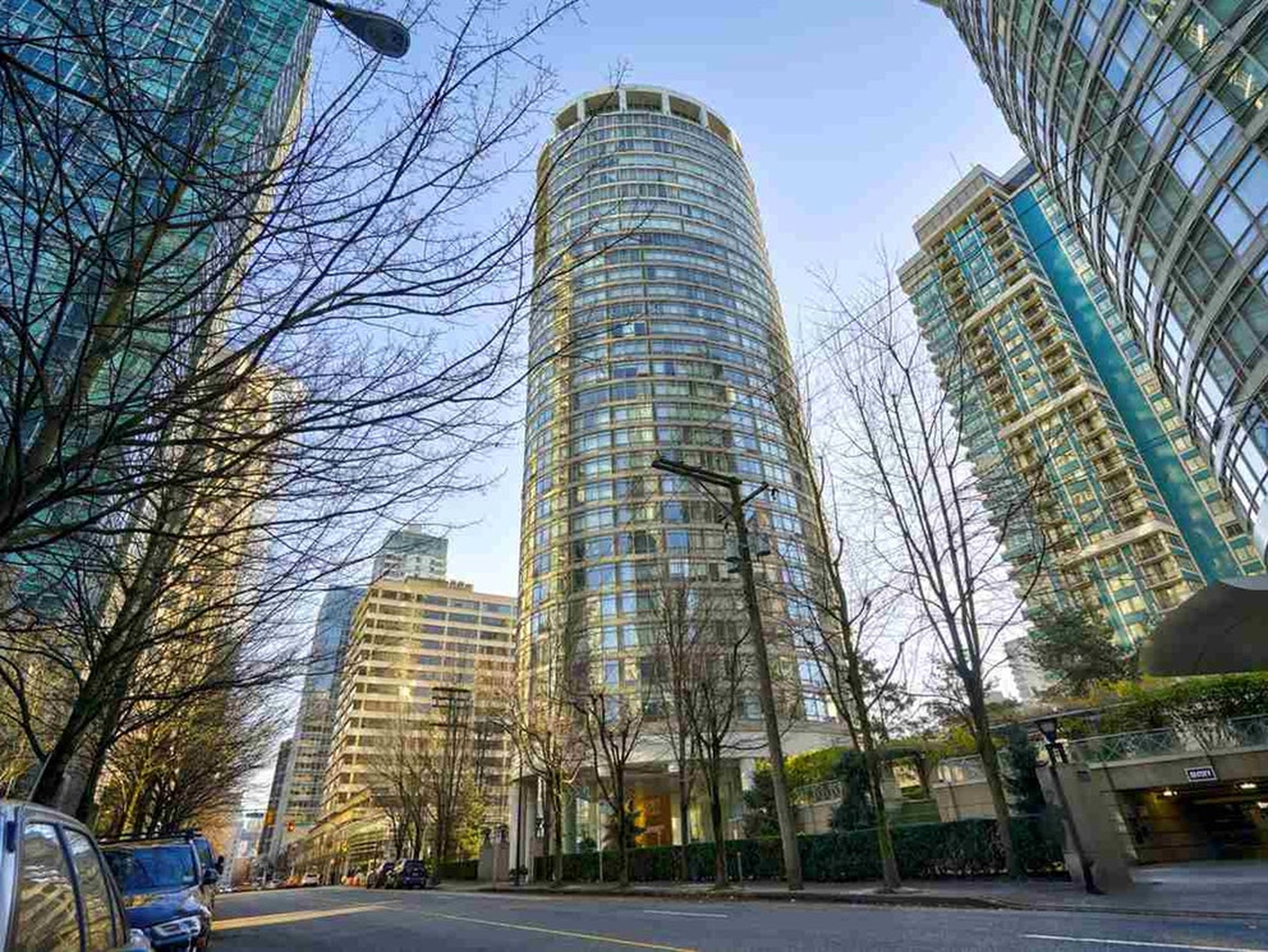 2 室  · 2 卫 for rent $3,800 / 月