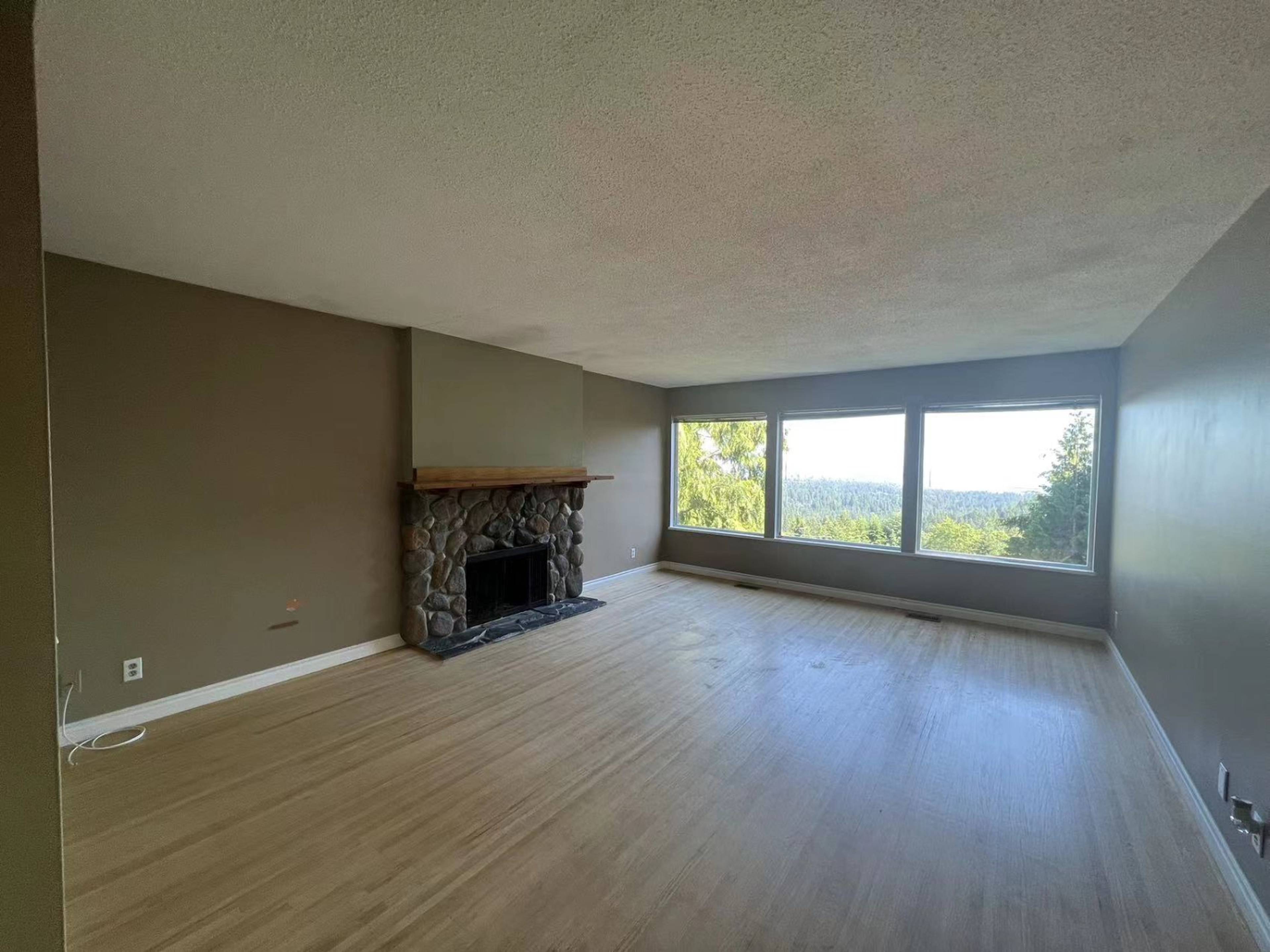 Bonnymuir Pl, West Vancouver, BC 4 室 独立屋 出租 liv.rent