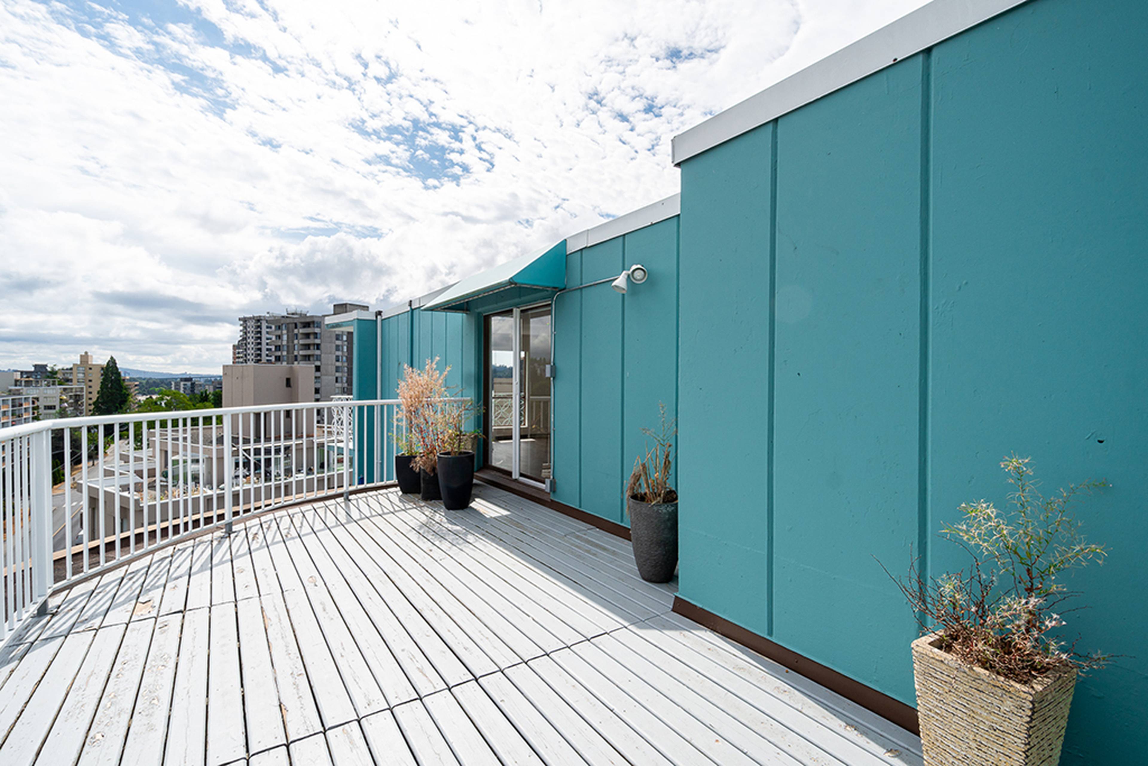 Bachelor 2190 Bellevue Ave, West Vancouver, BC Studio Apartment for