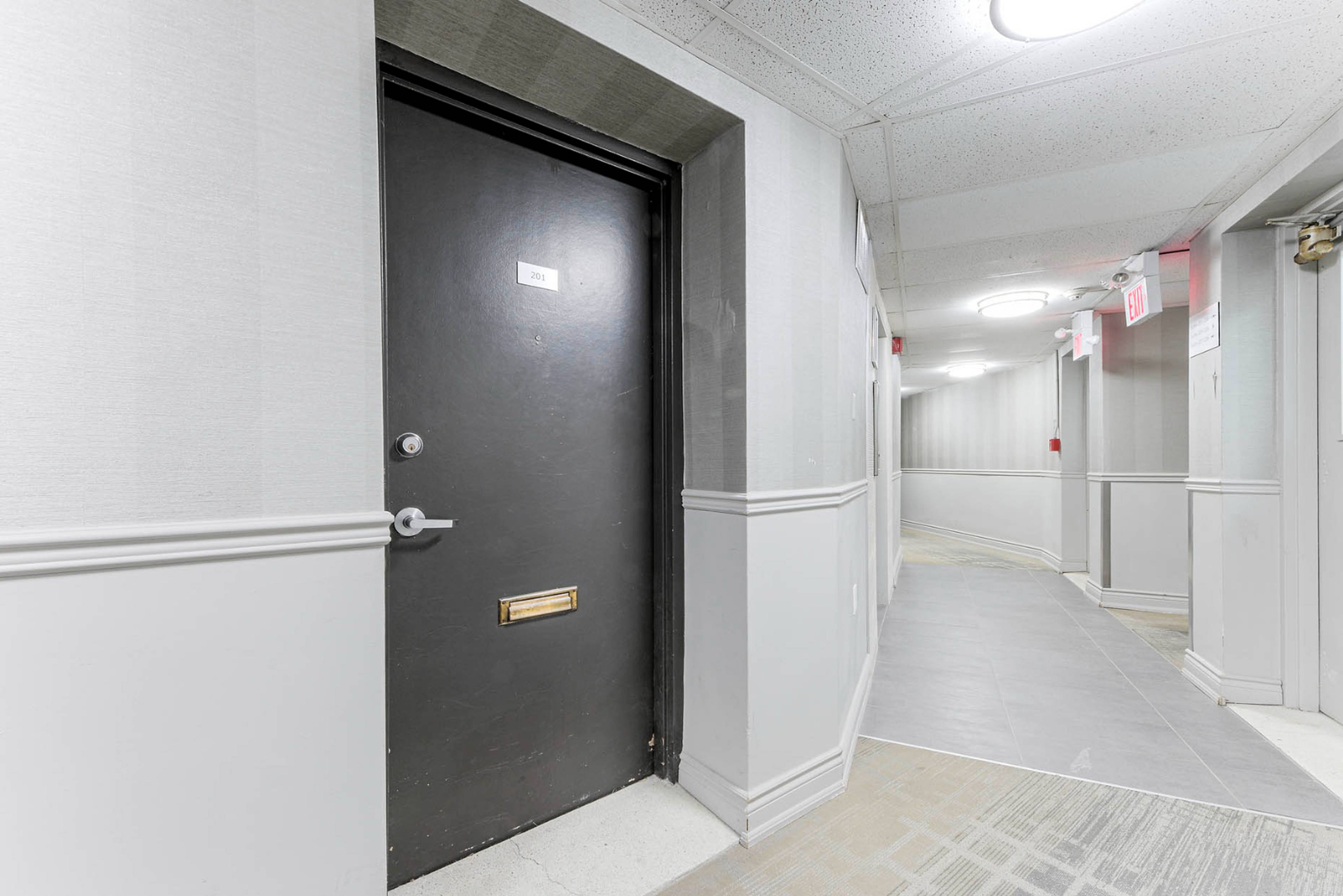 245 Lake Shore Dr, Etobicoke, ON 1 Bedroom Apartment for Rent liv.rent