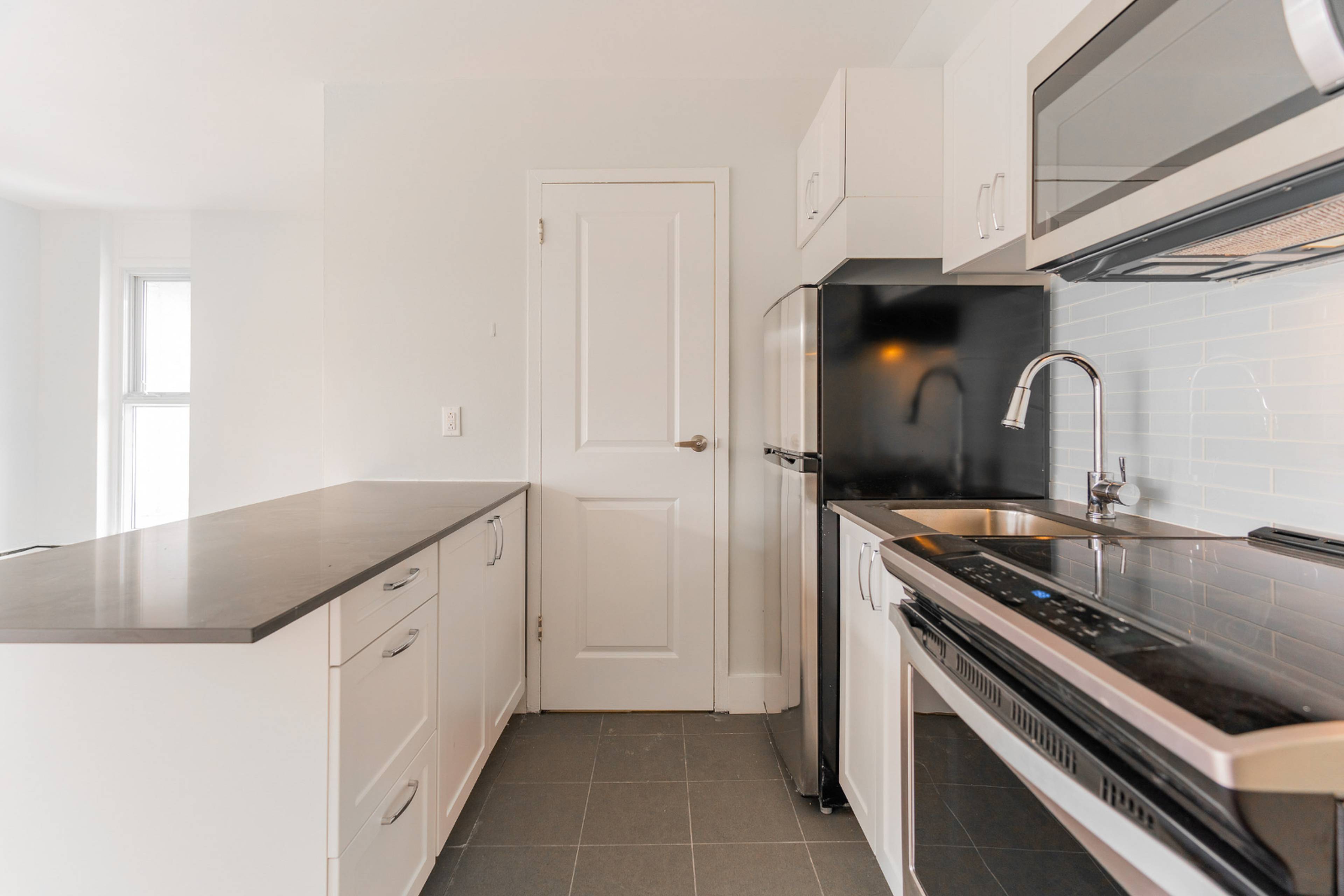 1 Bedroom 105 Milton St., Montreal, QC 1 Bedroom Apartment for Rent