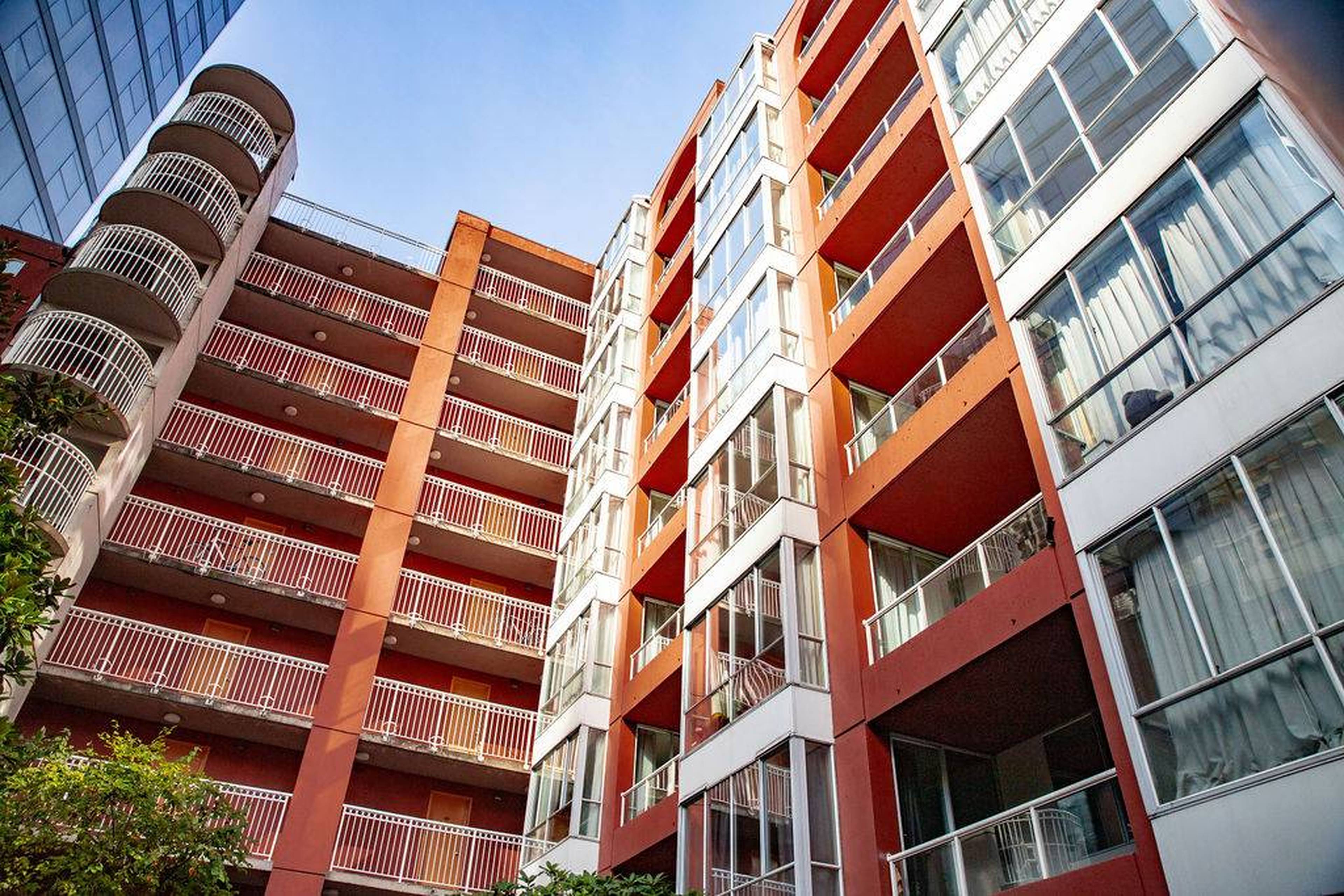 1360 Hornby St, Vancouver, BC 1 Bedroom Apartment for Rent liv.rent