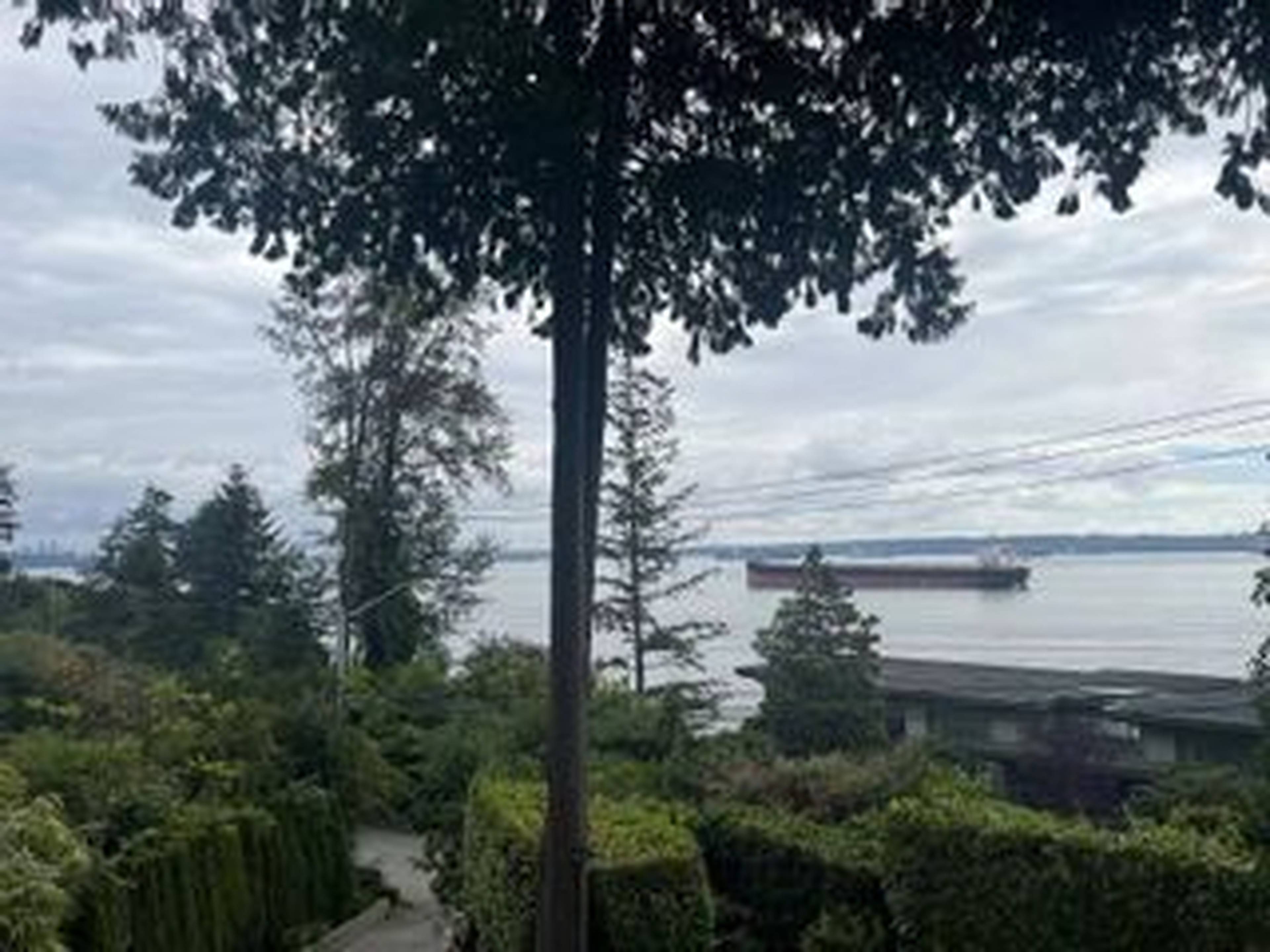Marine Dr, West Vancouver, BC 6 Bedroom House for Rent liv.rent