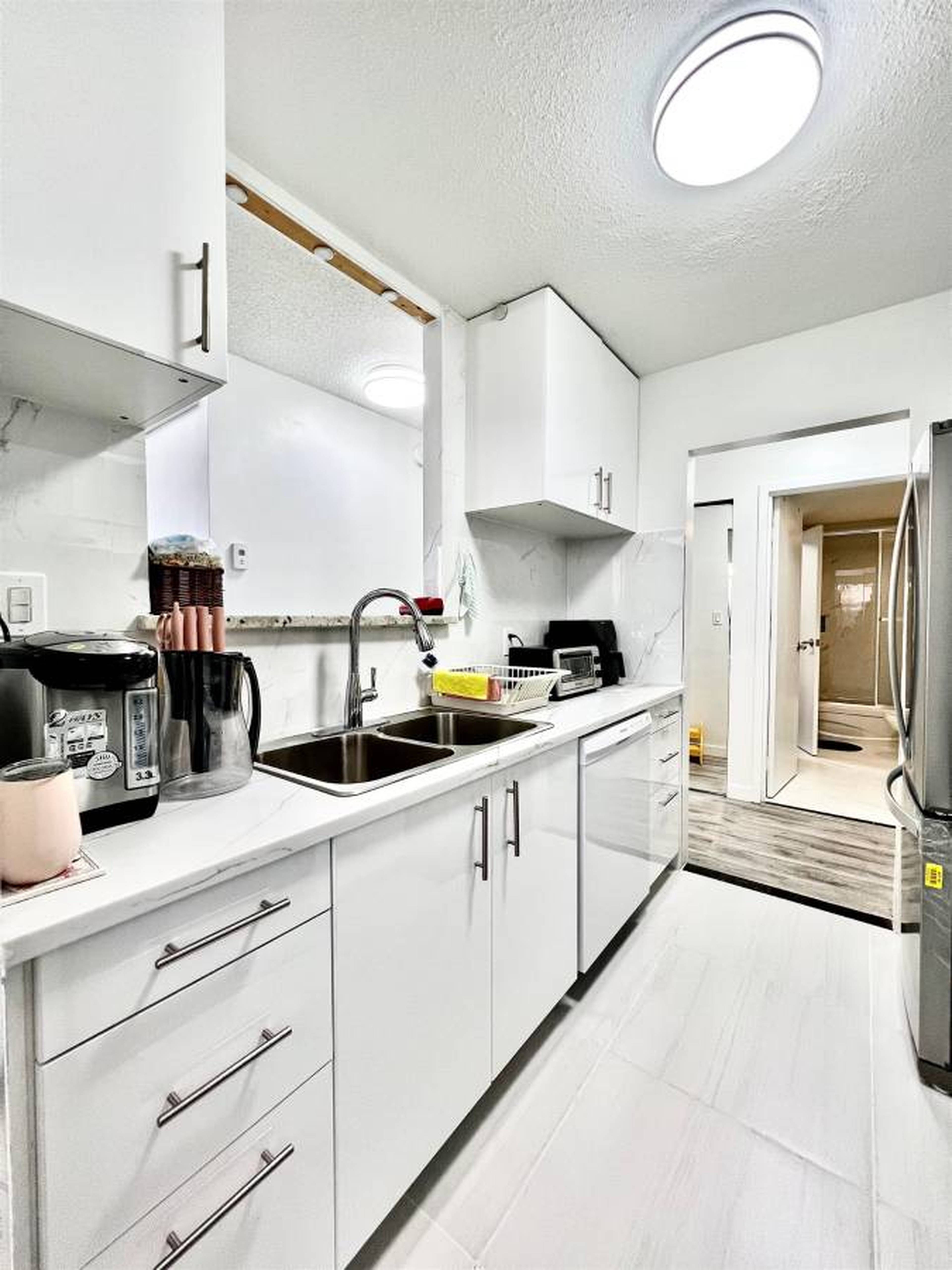 9321 Parksville Dr, Richmond, BC 2 Bedroom Apartment for Rent liv.rent