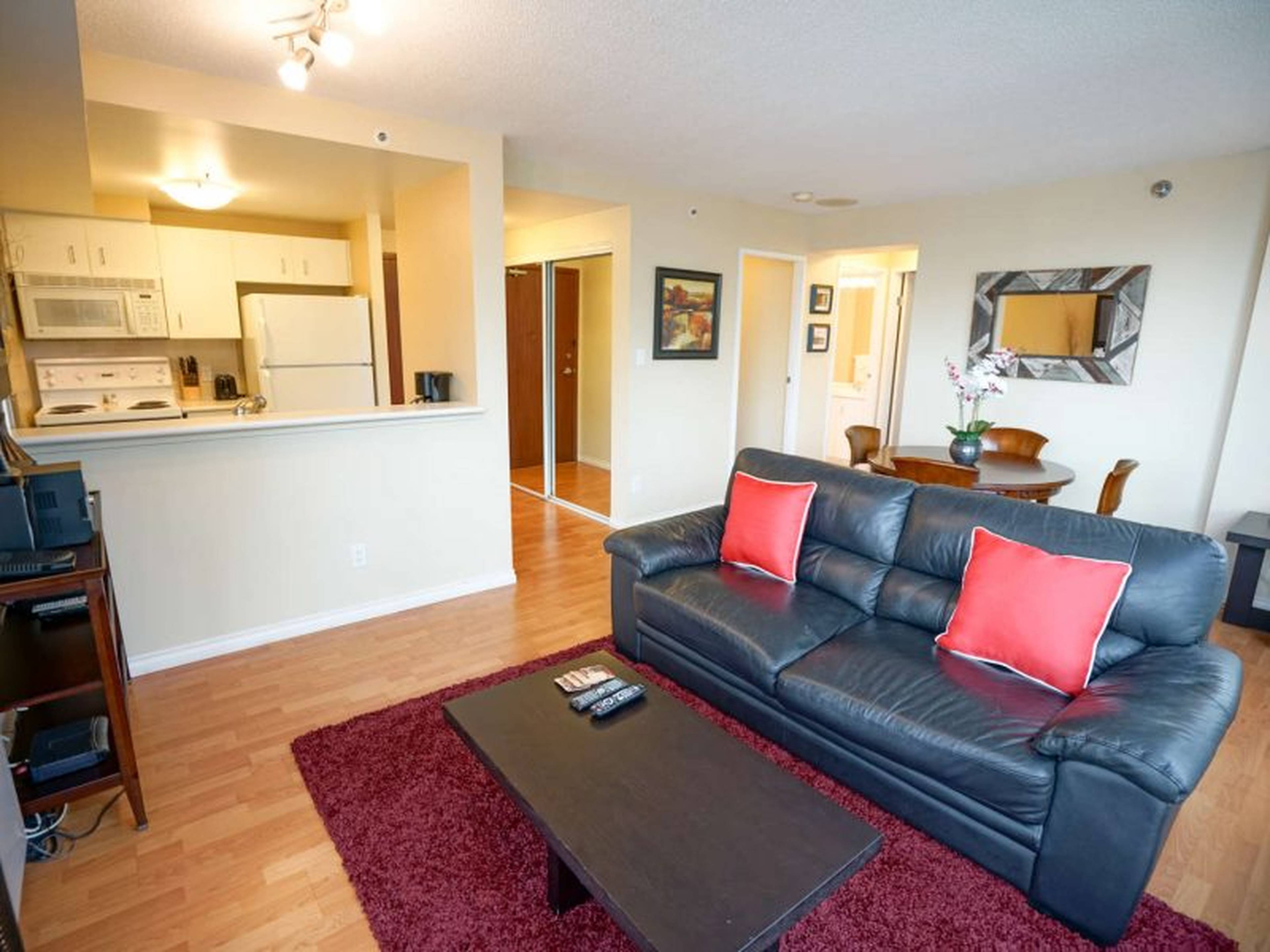 555 Jervis St 3