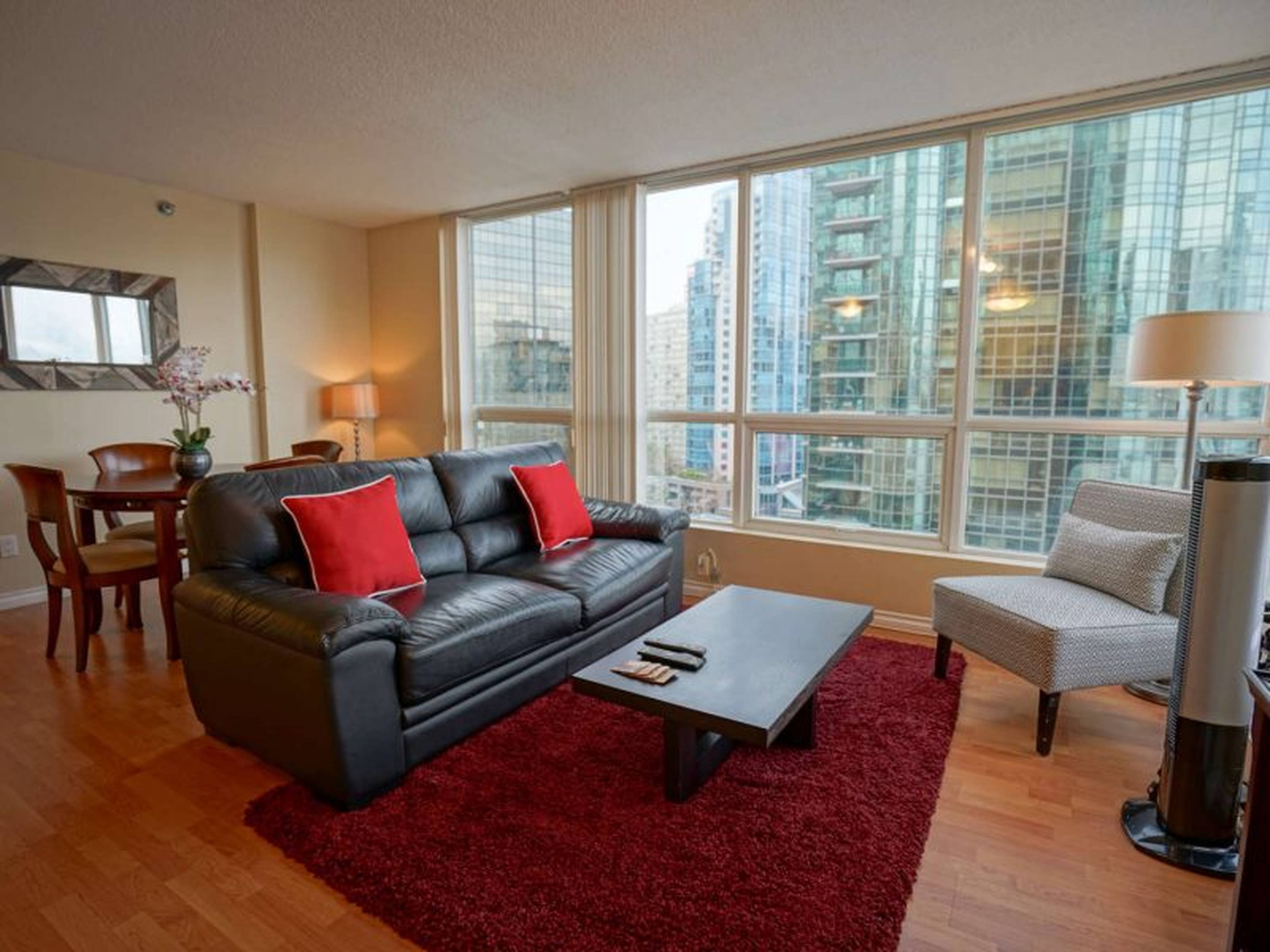 555 Jervis St 4
