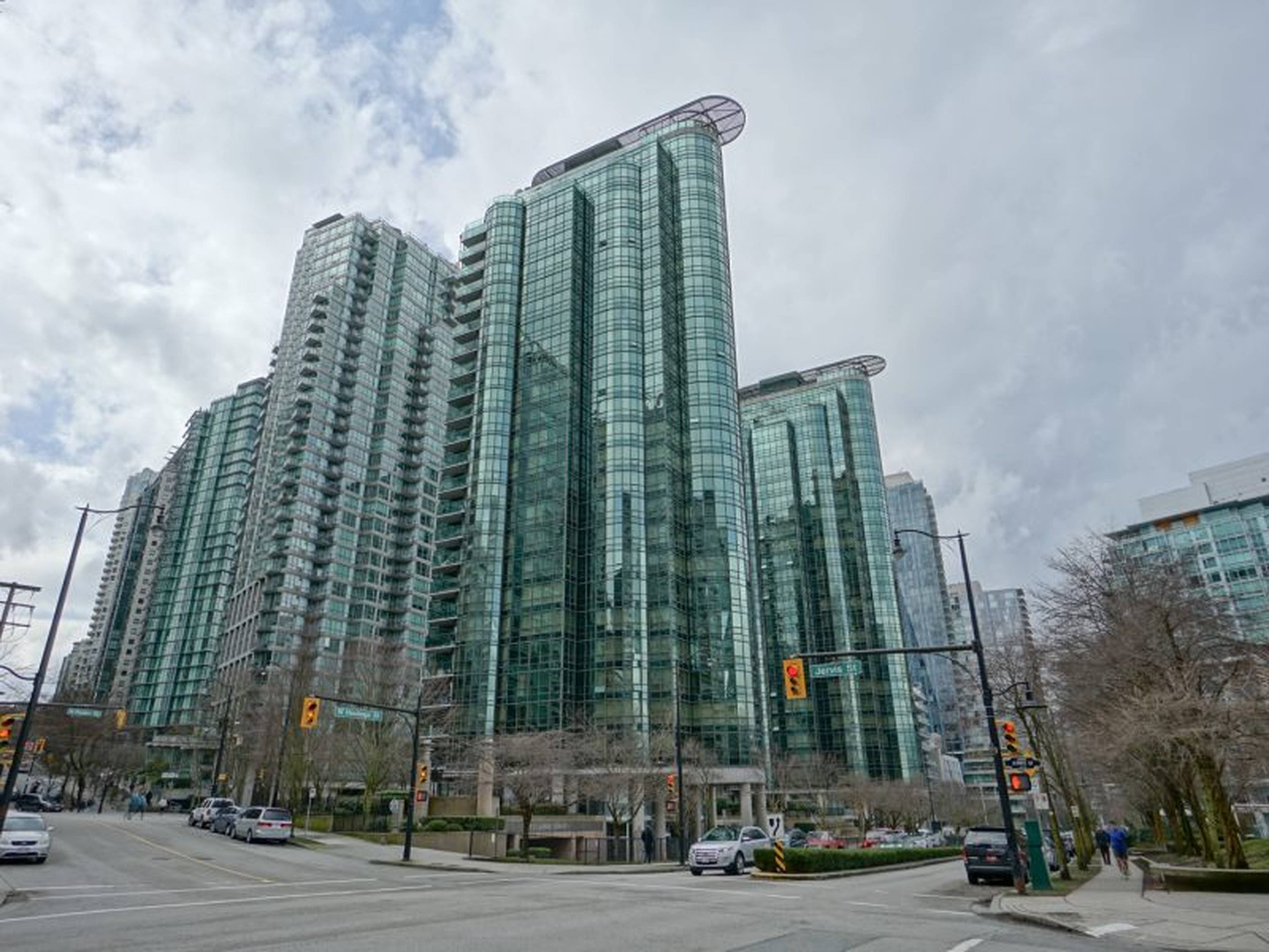 555 Jervis St 10