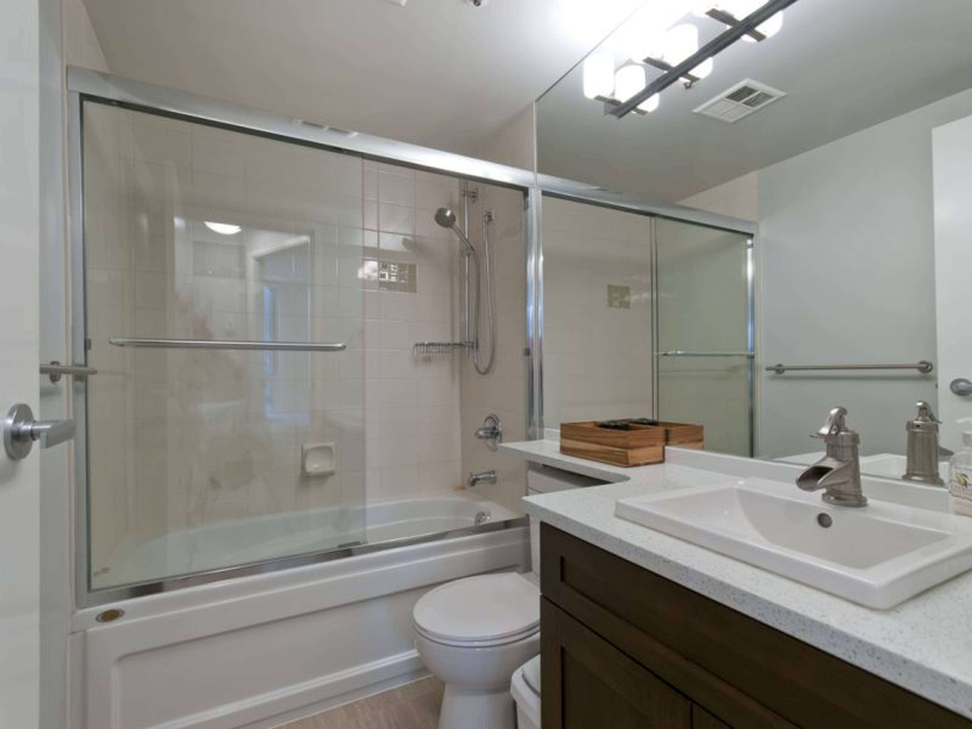 588 Broughton St 5