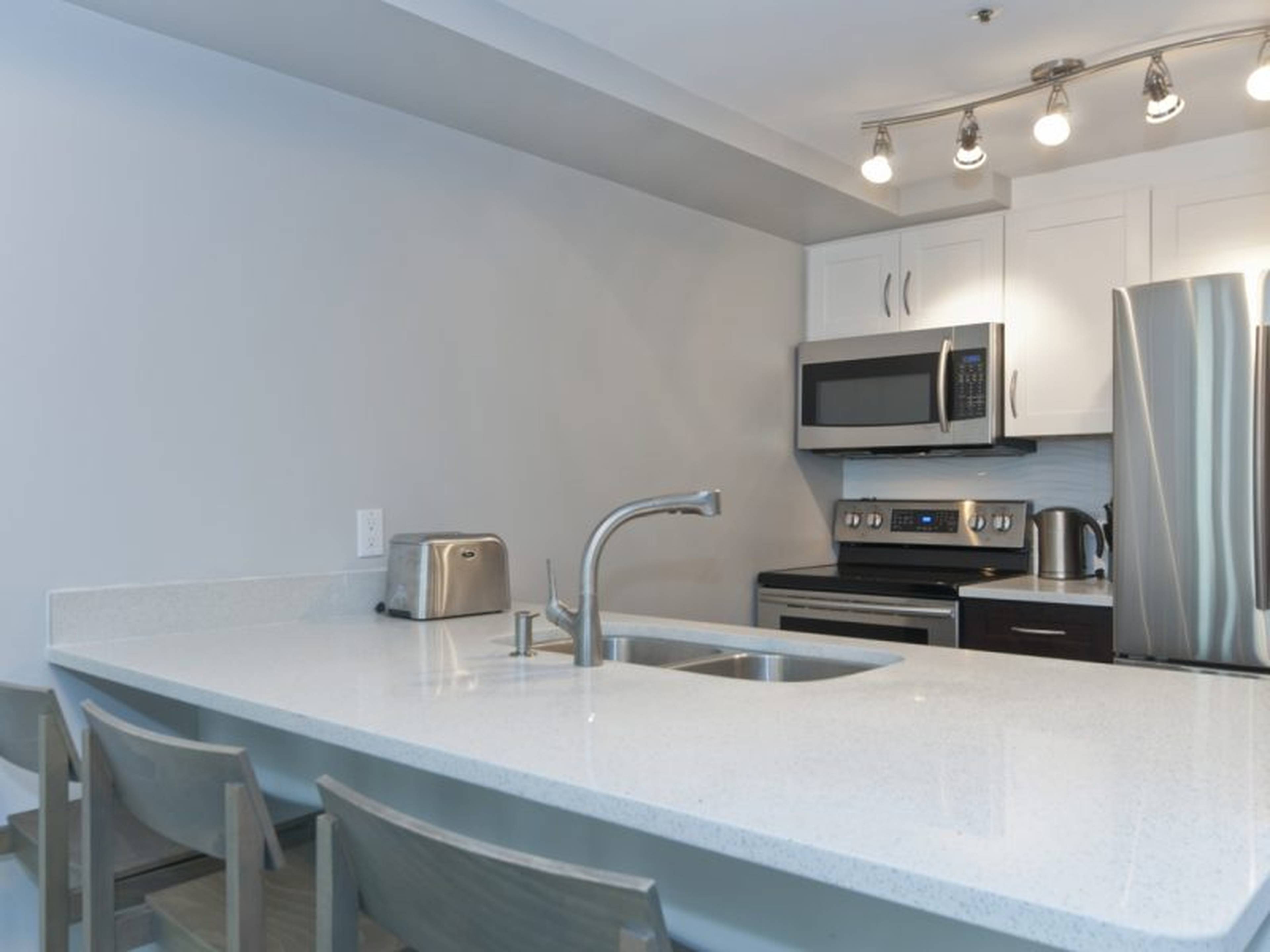 588 Broughton St 8