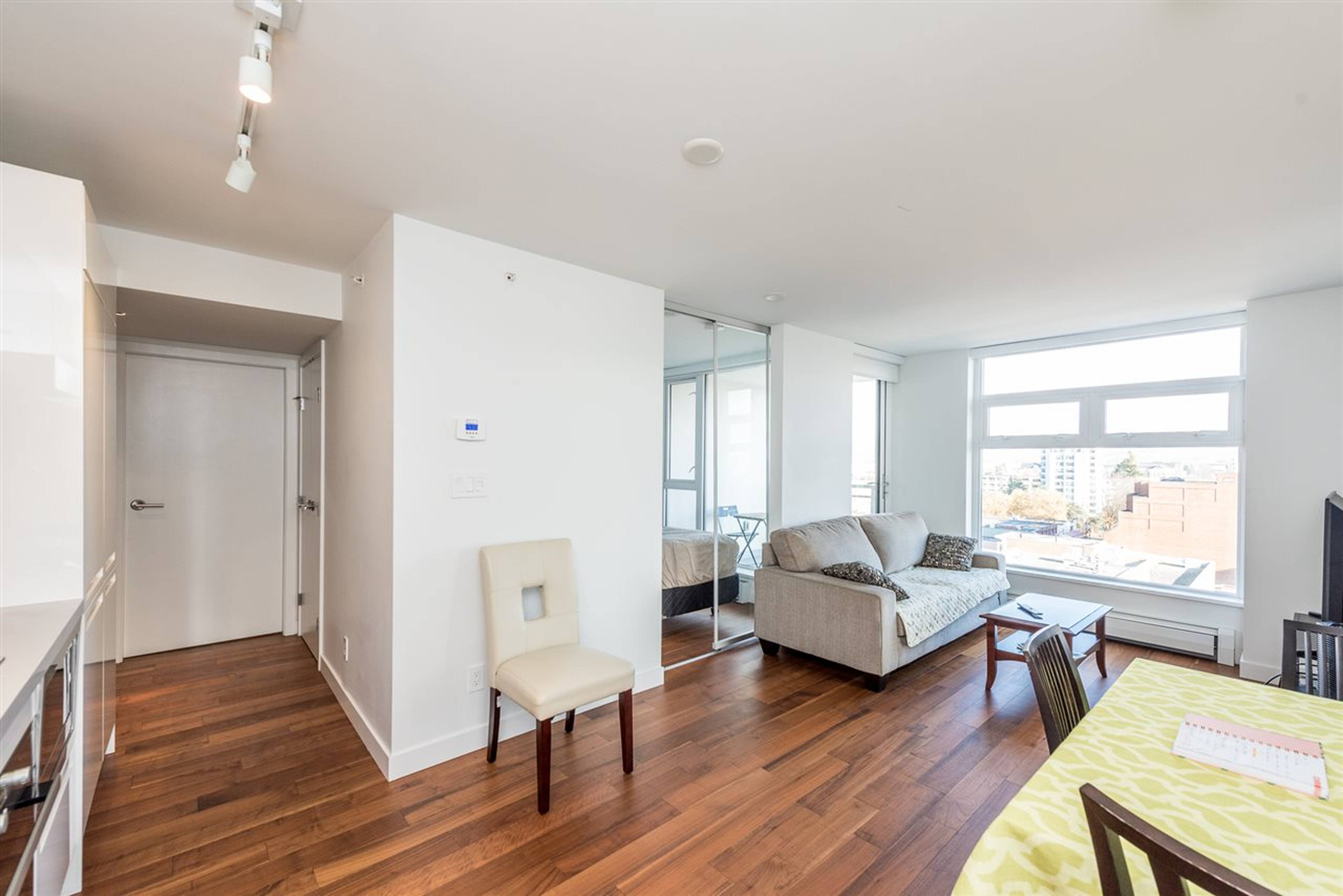 17XX 188 Keefer St, Vancouver, BC 3 Bedroom Apartment for Rent