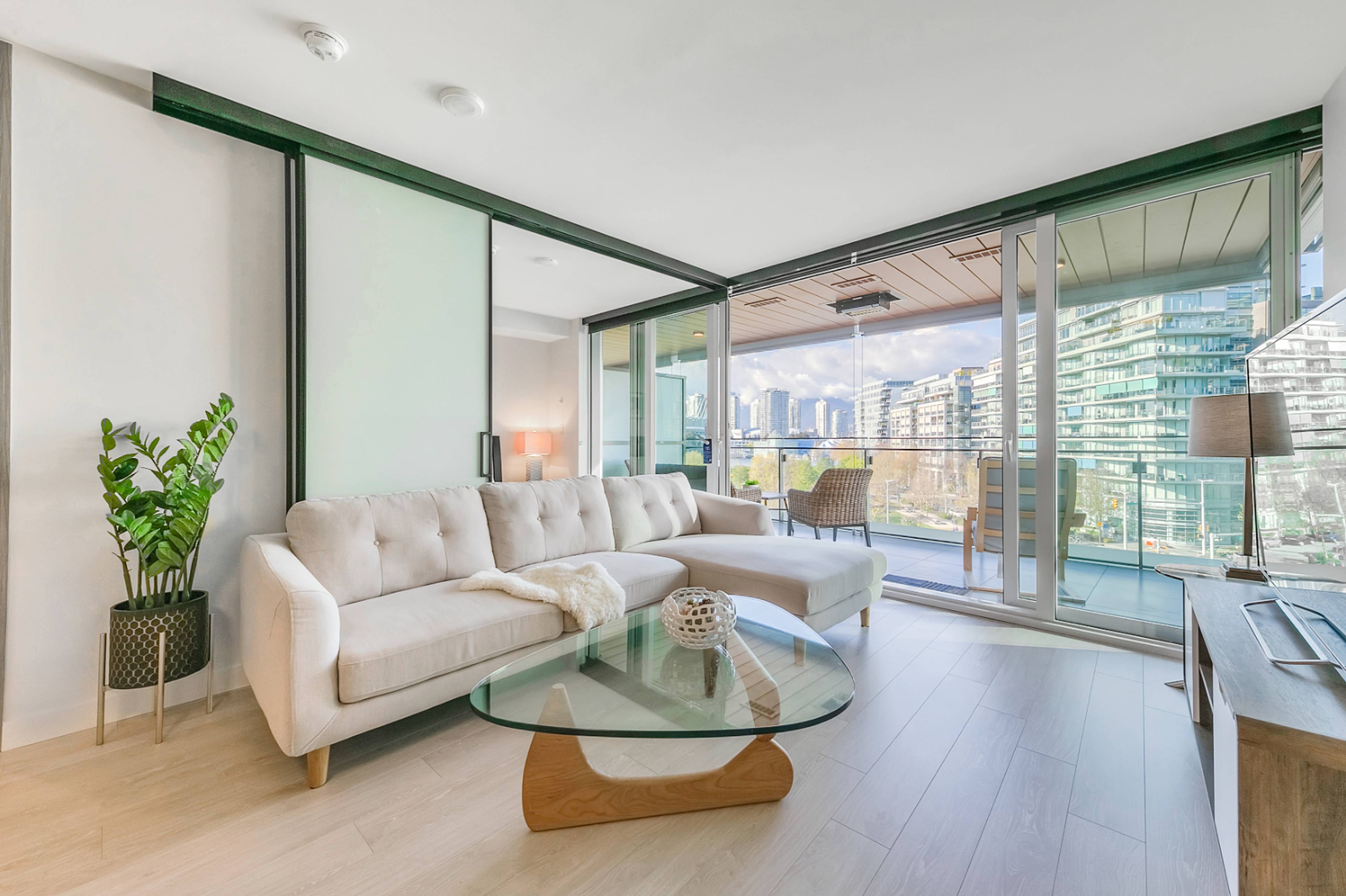 2 ch.  · 2 s. de bains for rent $5,250 / mois