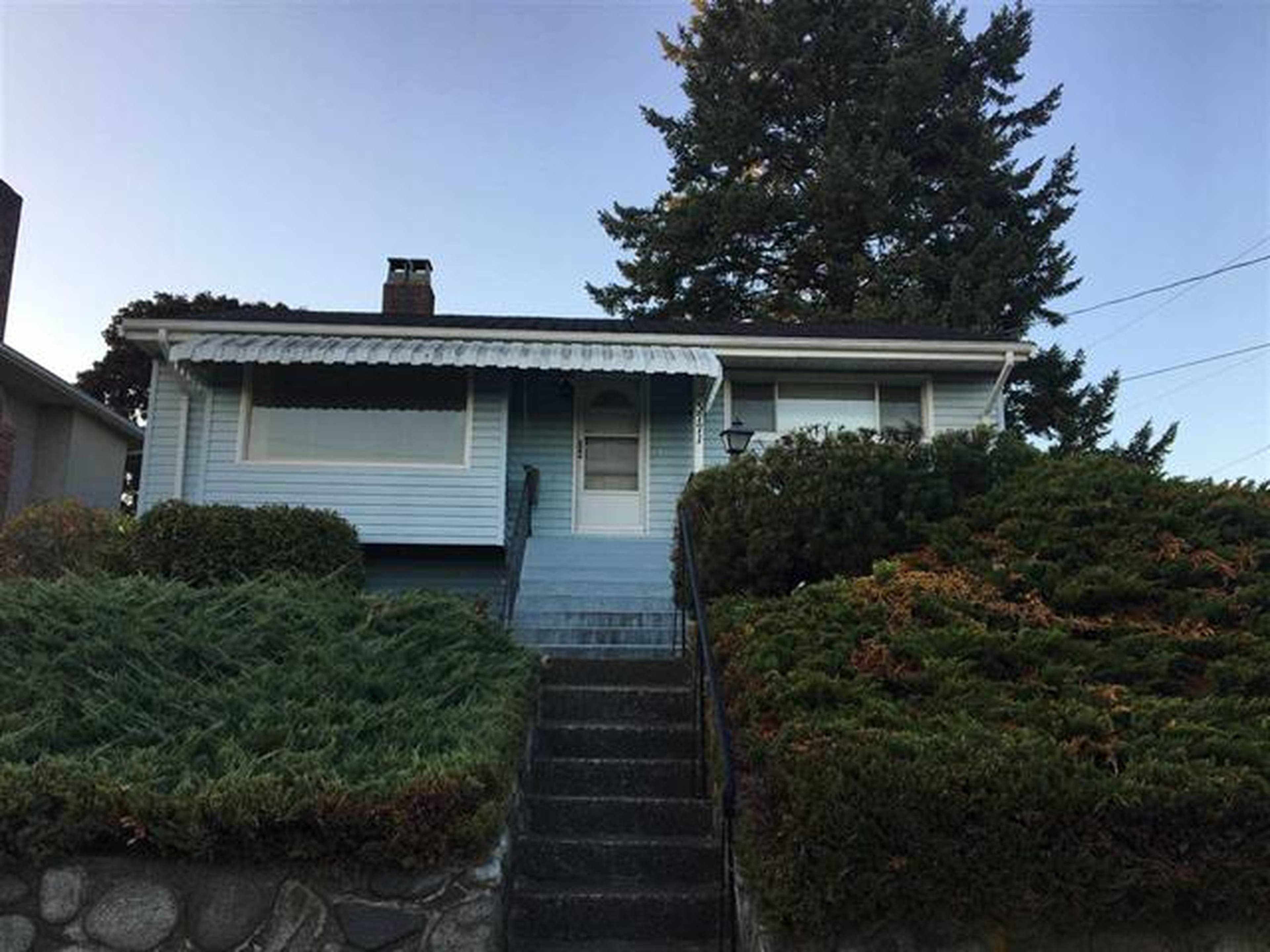 Portland, Vancouver, BC 3 Bedroom House for Rent liv.rent