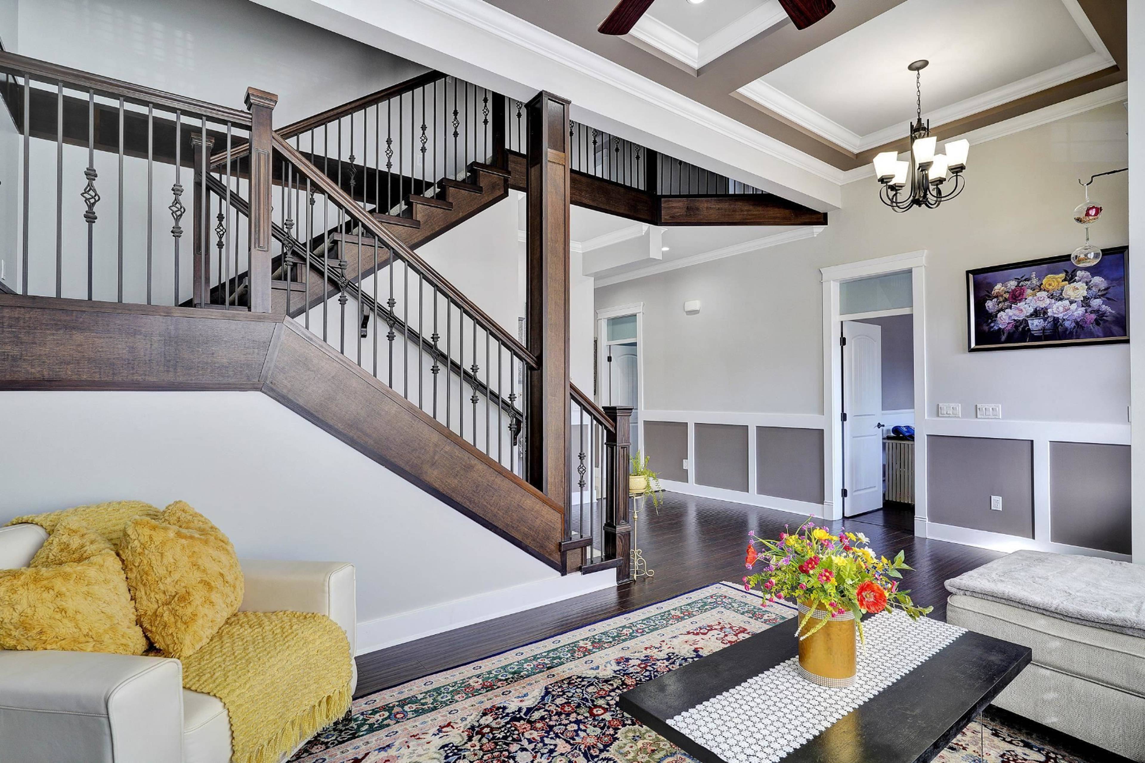 9751 160A St, Surrey, BC 6 Bedroom Room for Rent liv.rent