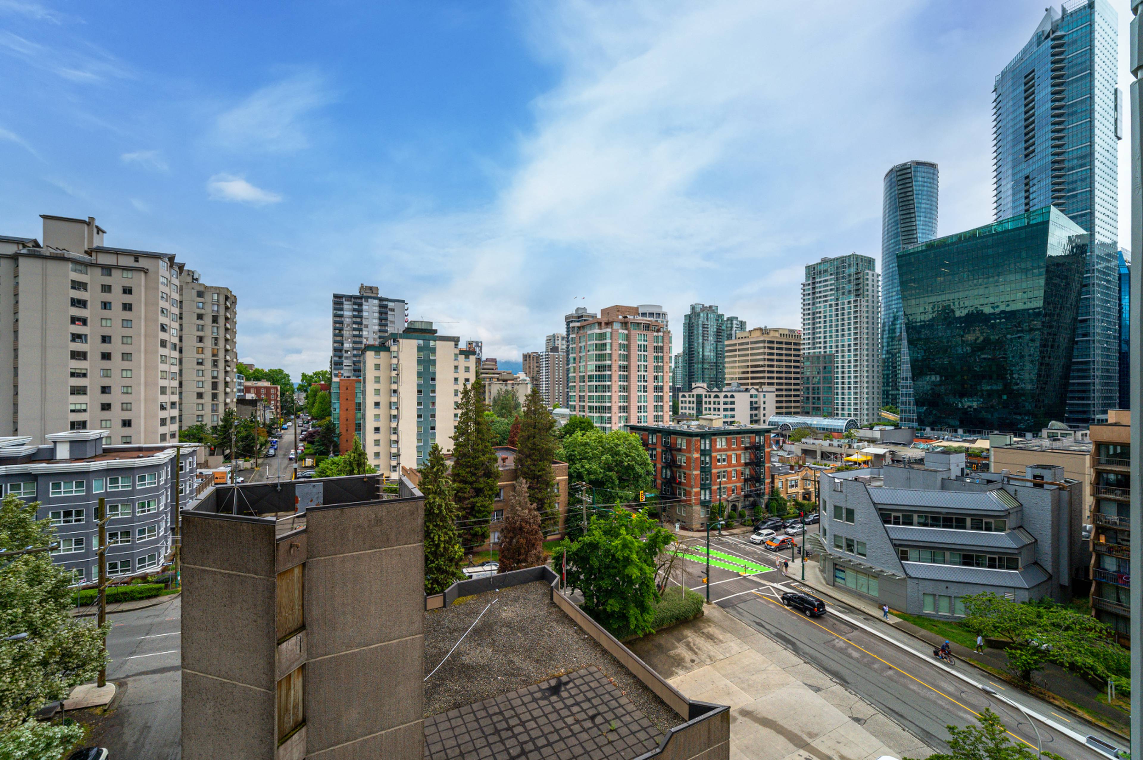 1050 Smithe St, Vancouver, BC 2 Bedroom Apartment for Rent liv.rent