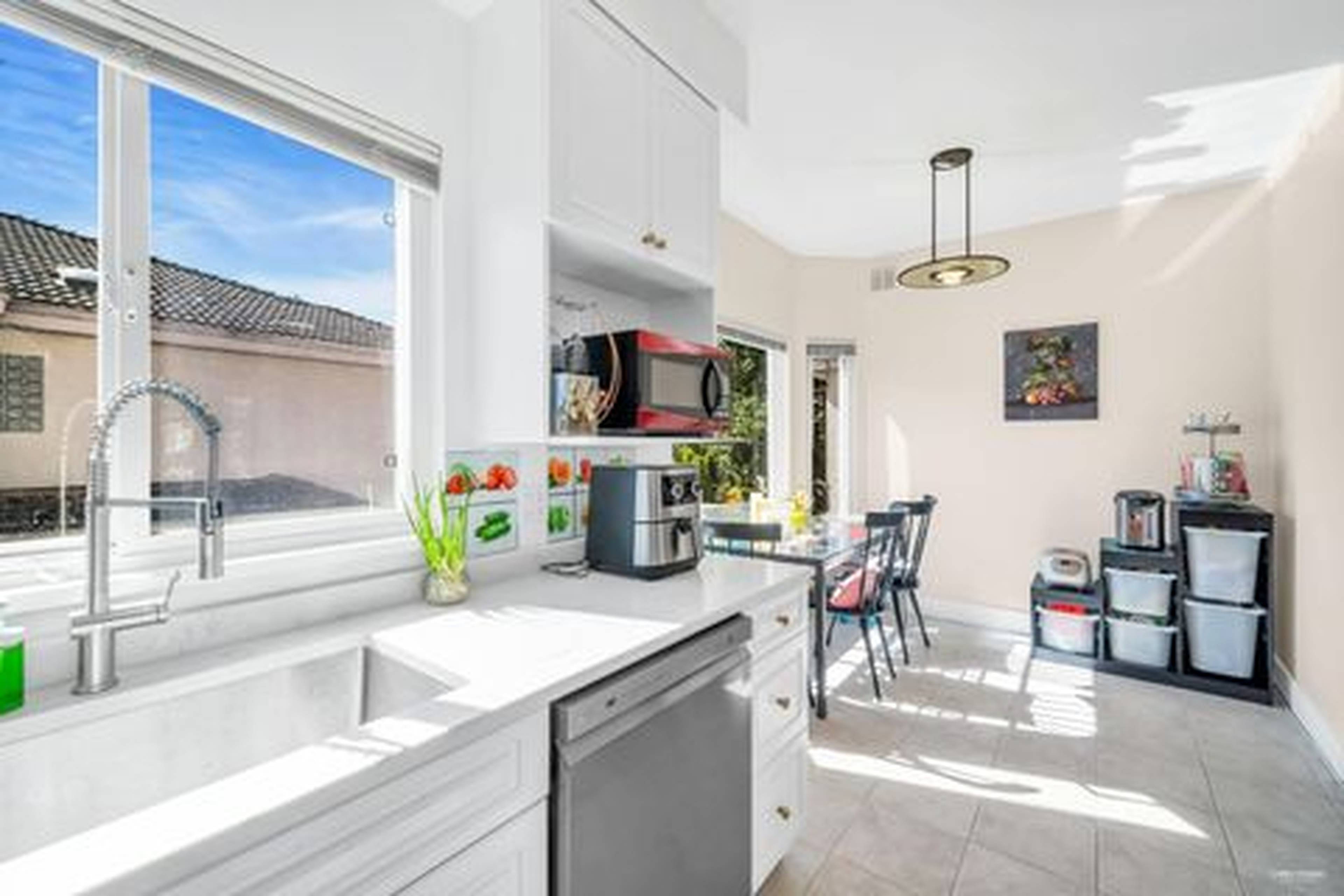 8491 Jones Rd, Richmond, BC 3 Bedroom Townhouse for Rent liv.rent